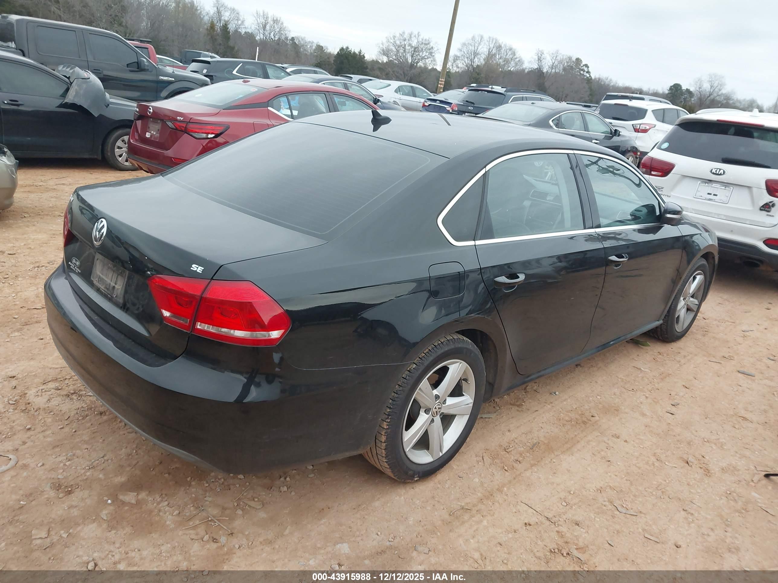 VOLKSWAGEN PASSAT image 4