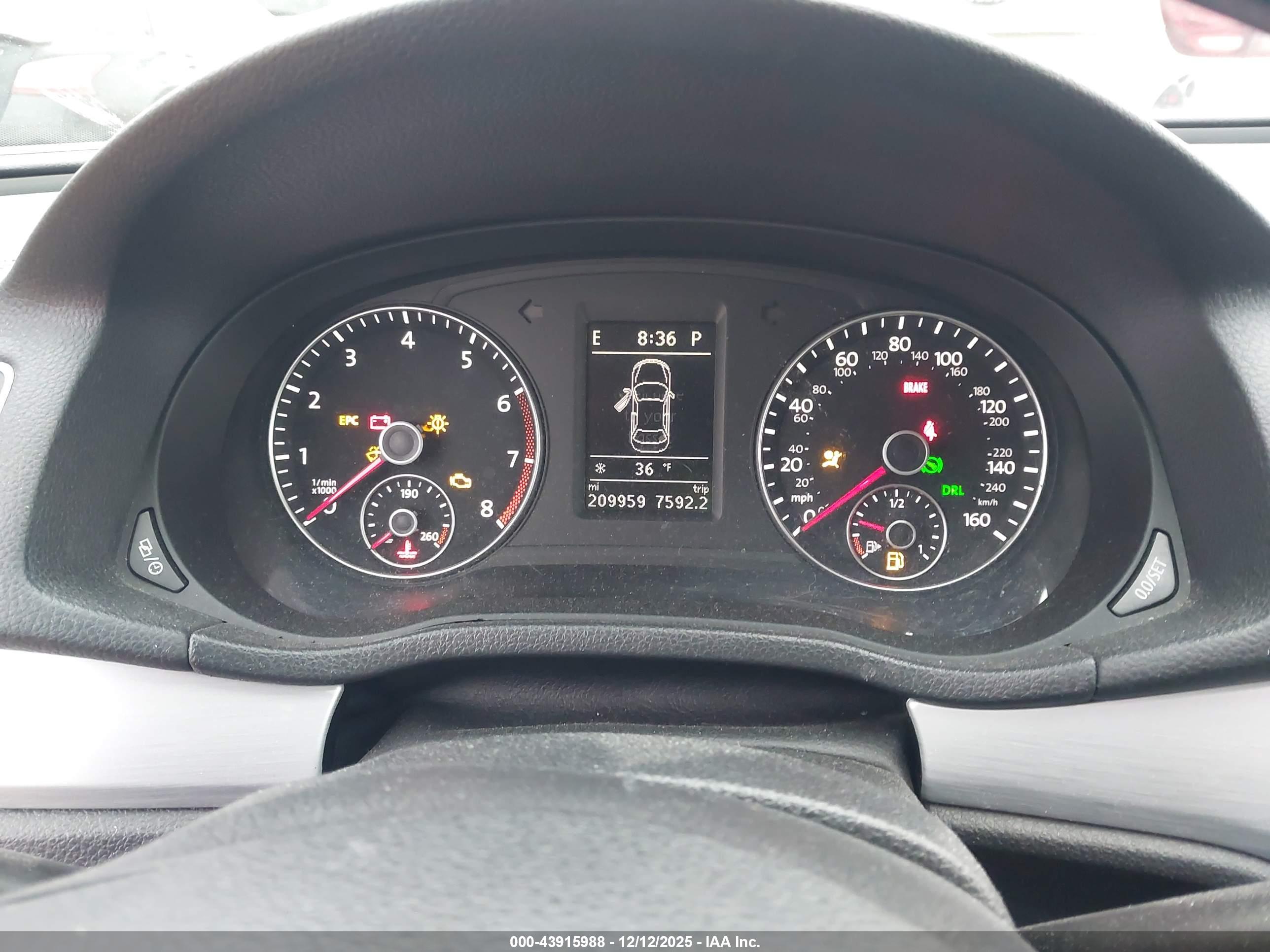 VOLKSWAGEN PASSAT image 7