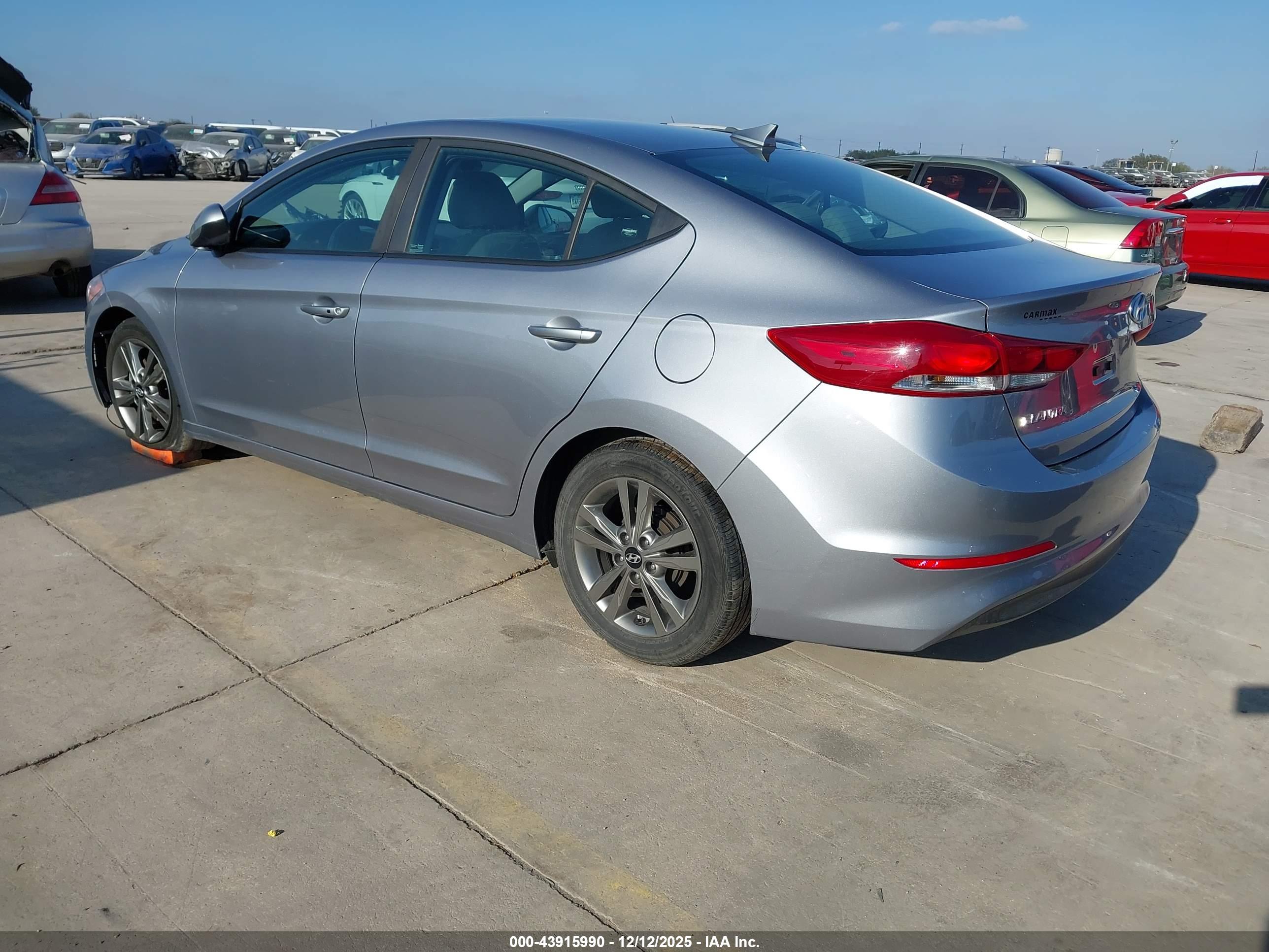HYUNDAI ELANTRA image 3