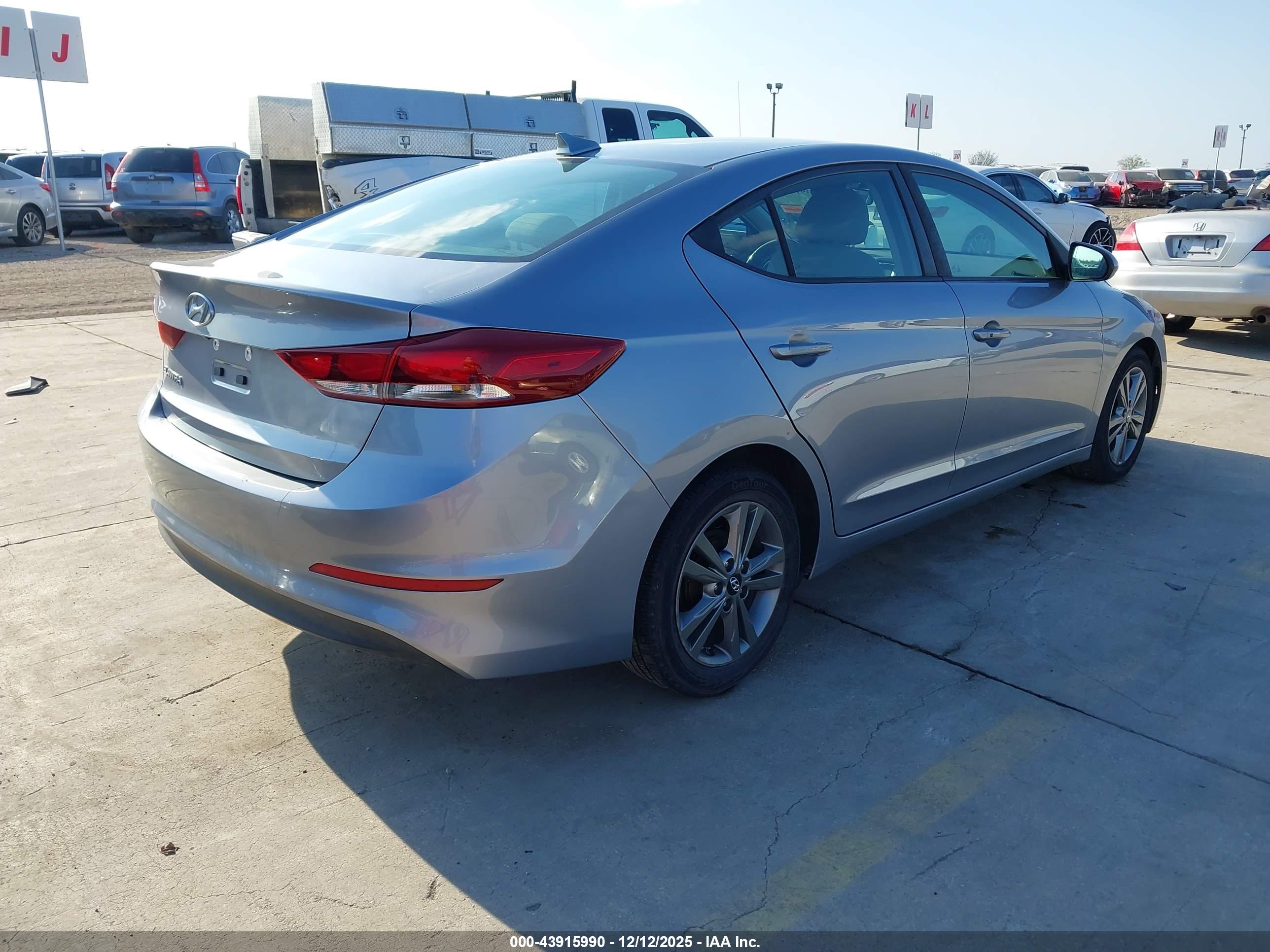 HYUNDAI ELANTRA image 4