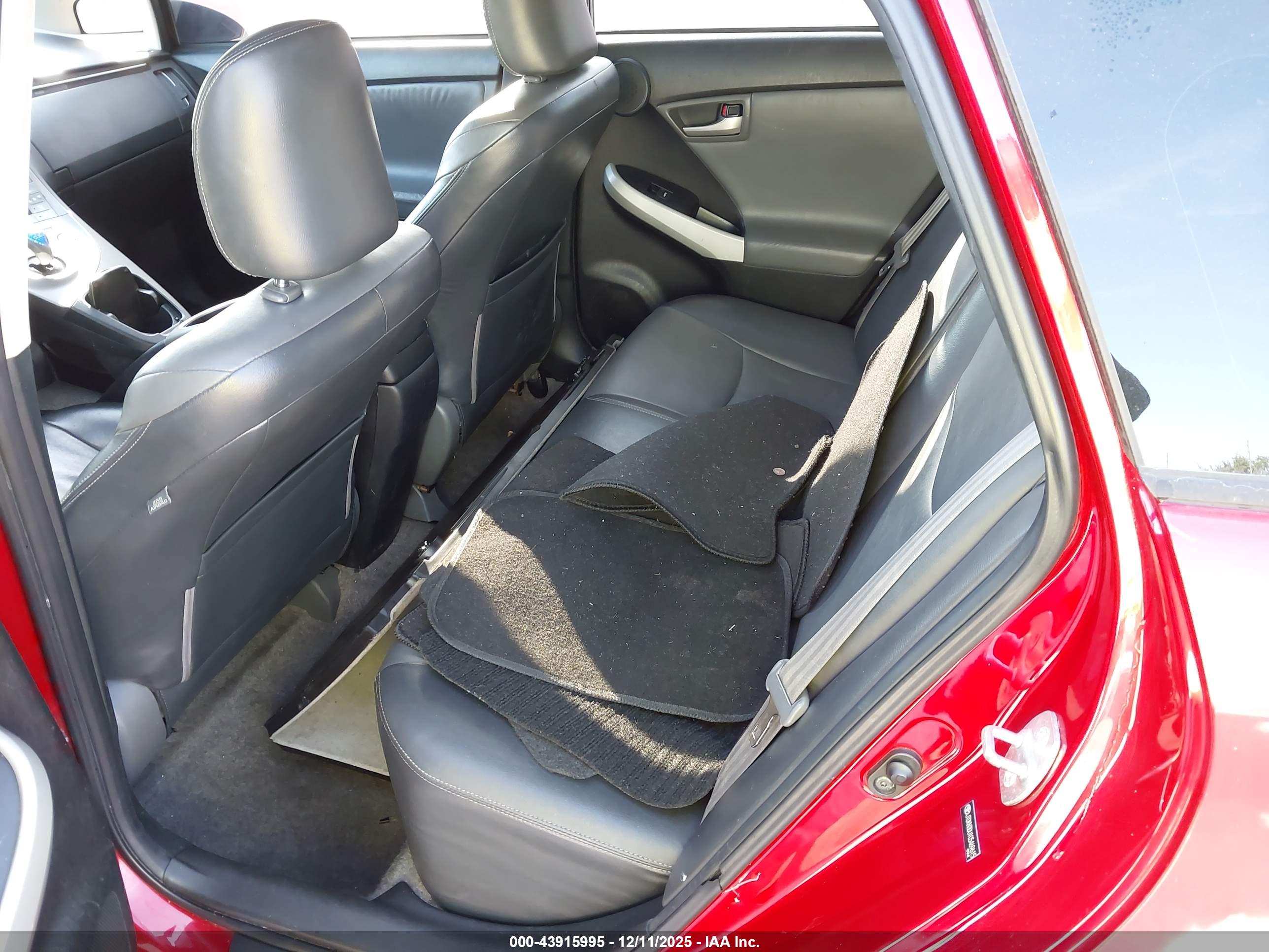 TOYOTA PRIUS image 8