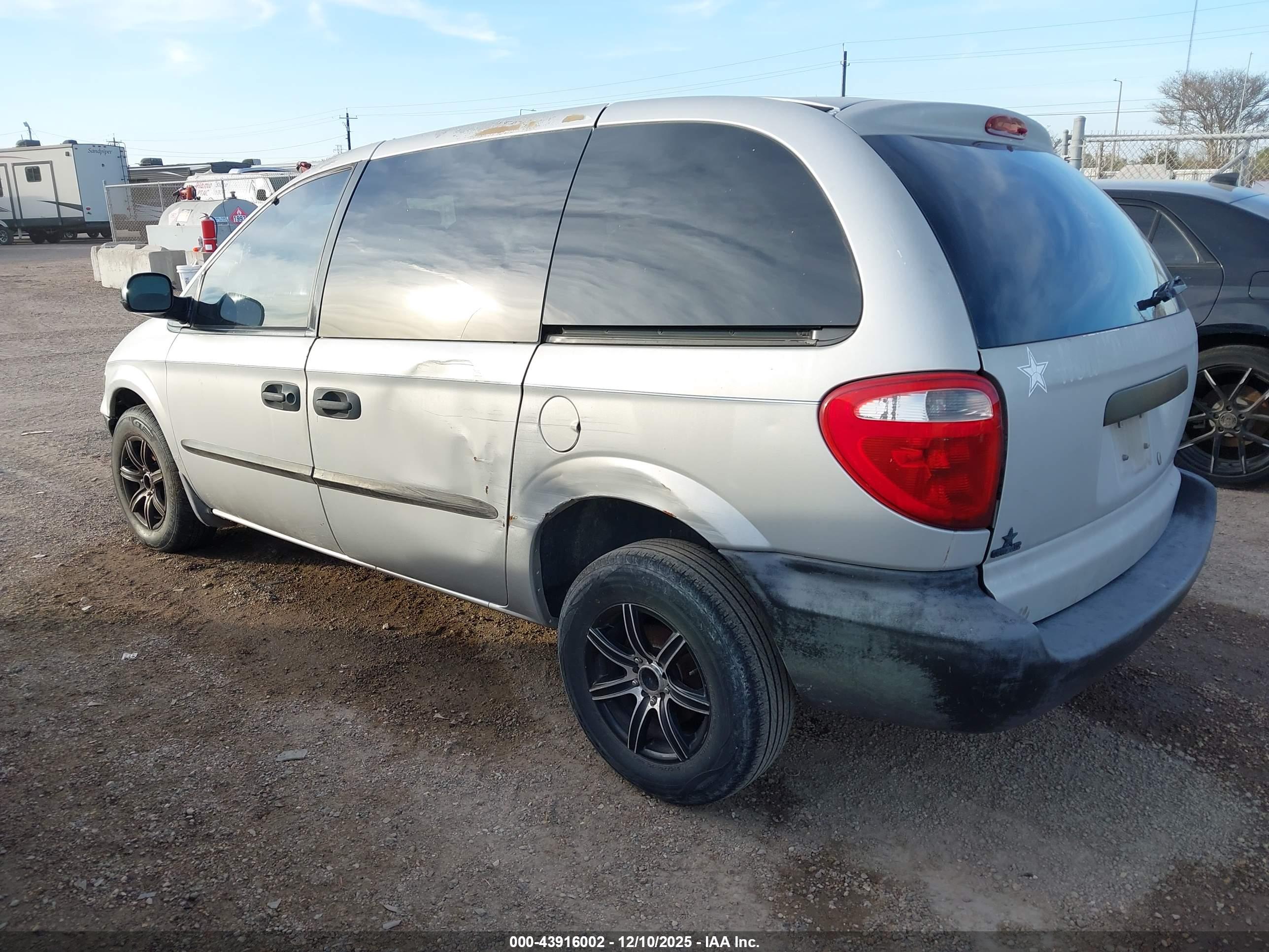DODGE CARAVAN image 3