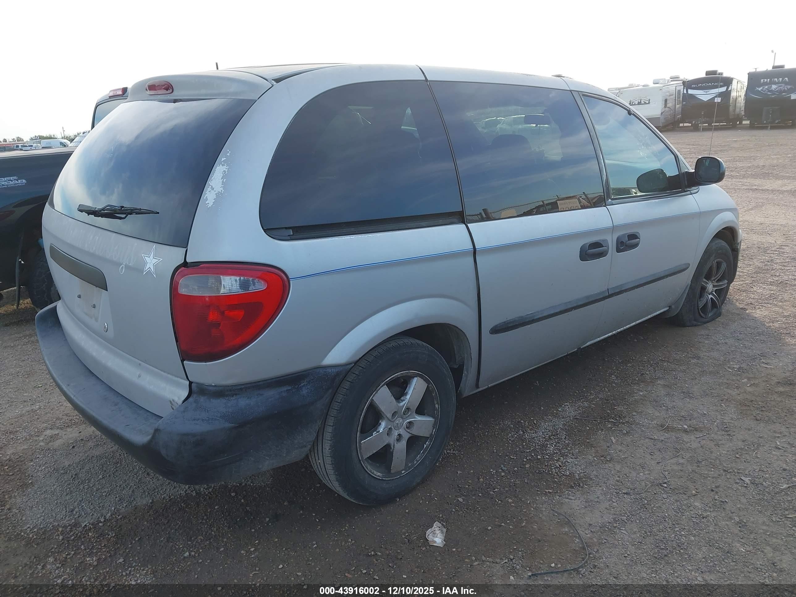 DODGE CARAVAN image 4