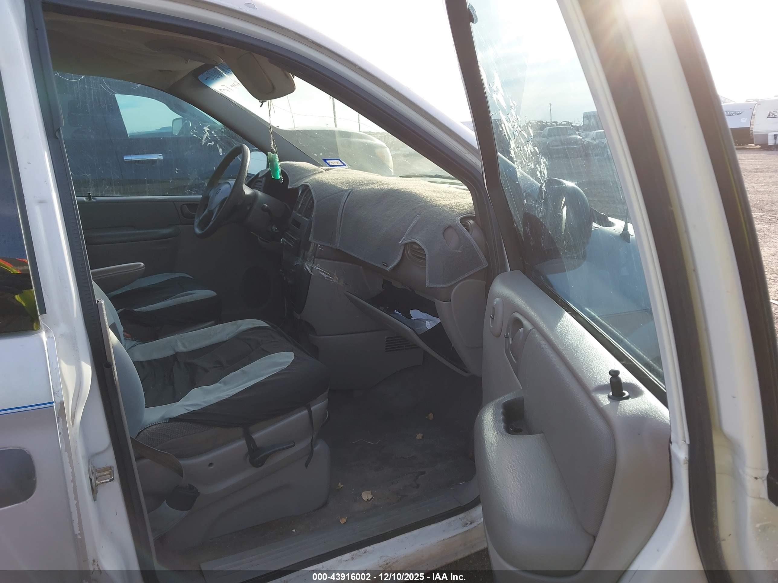 DODGE CARAVAN image 5