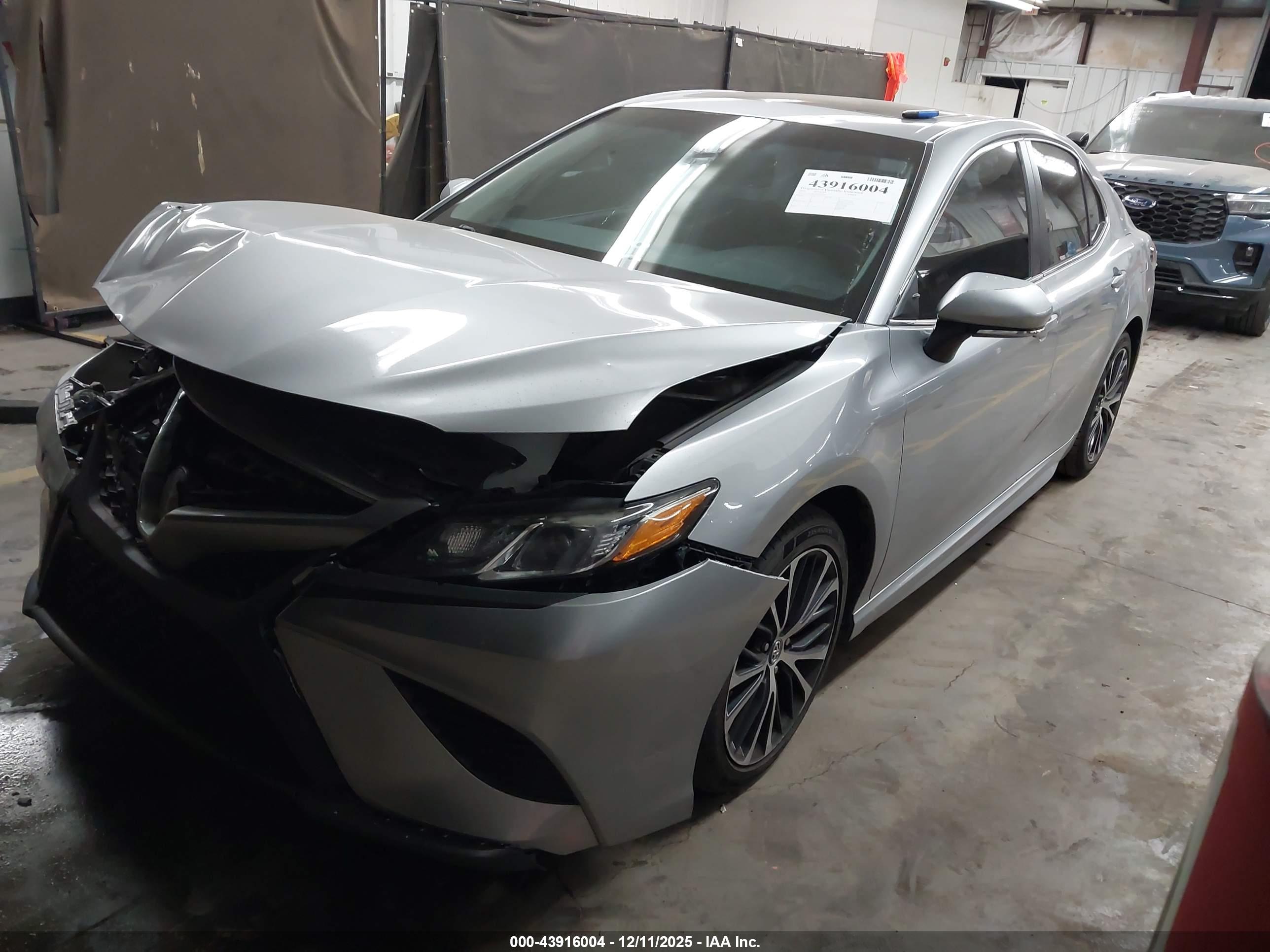 TOYOTA CAMRY image 2