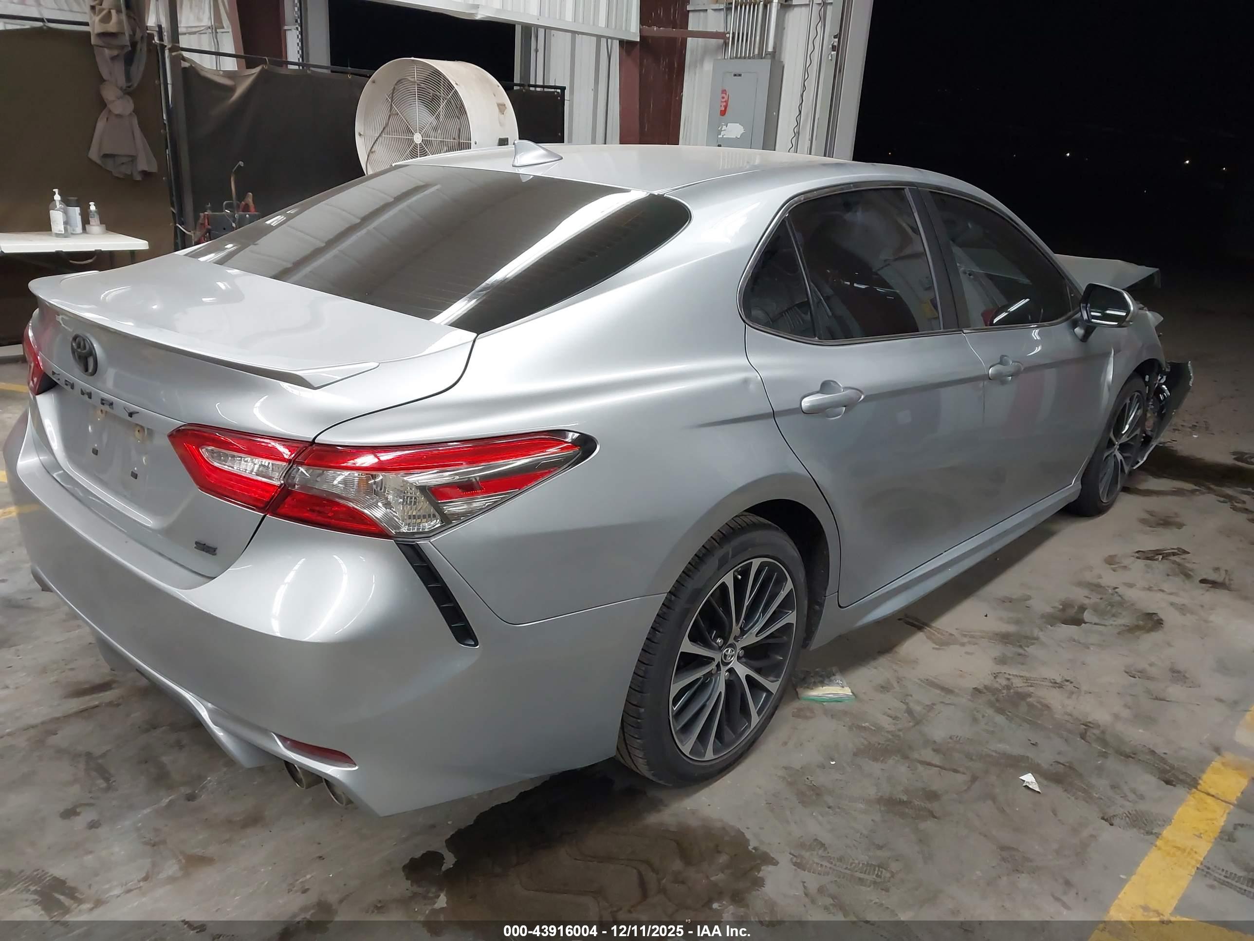 TOYOTA CAMRY image 4