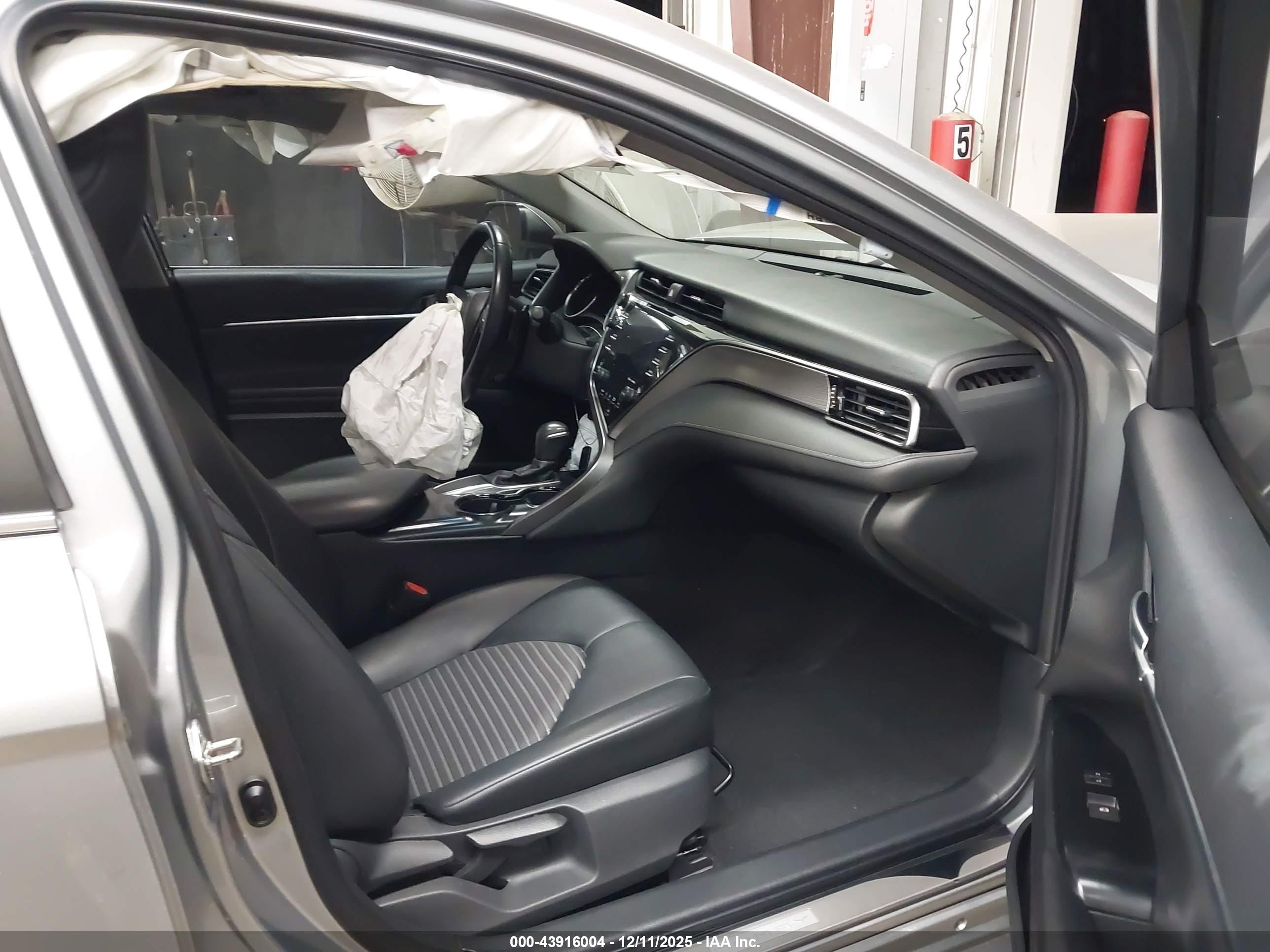 TOYOTA CAMRY image 5
