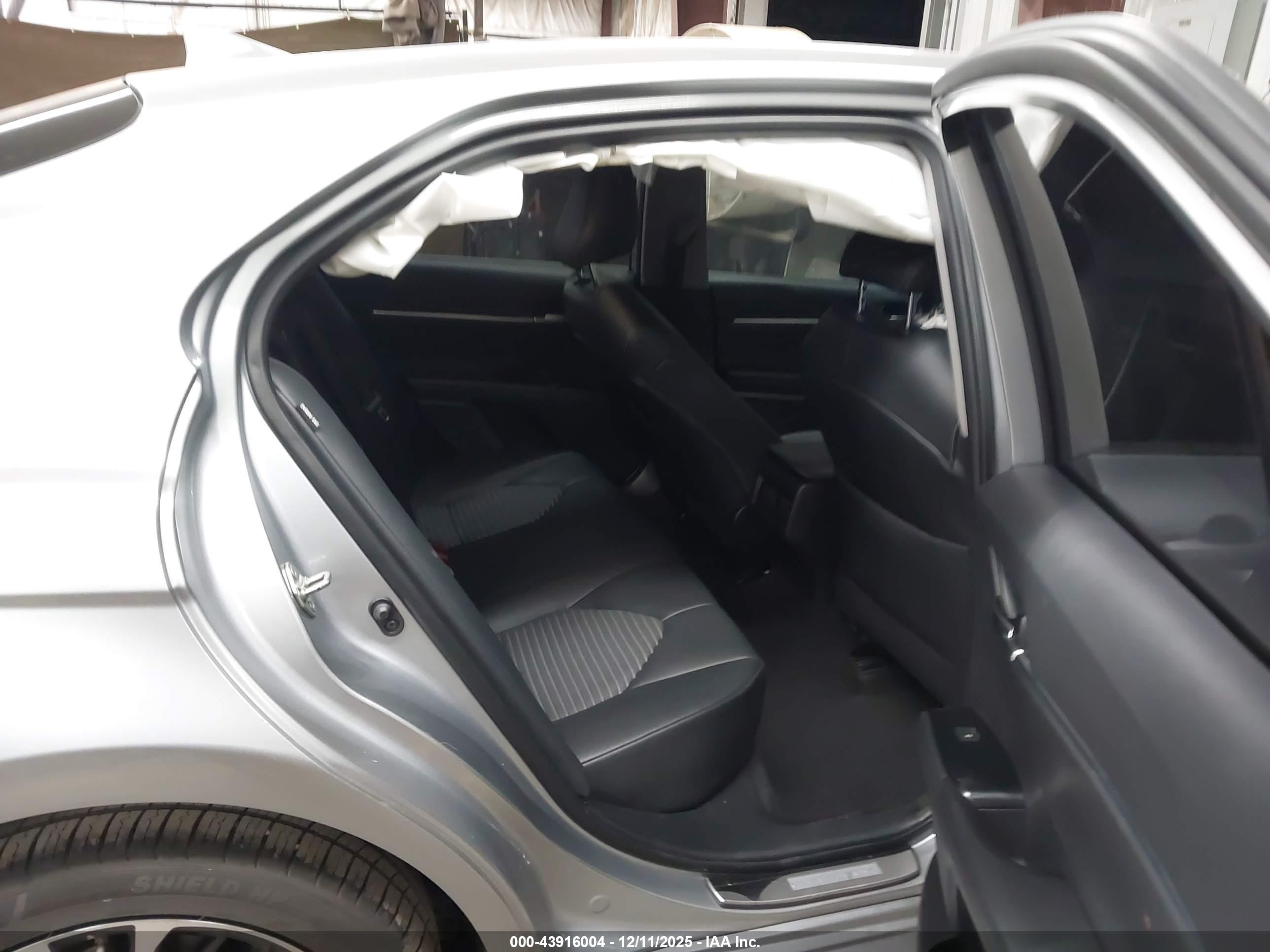 TOYOTA CAMRY image 8