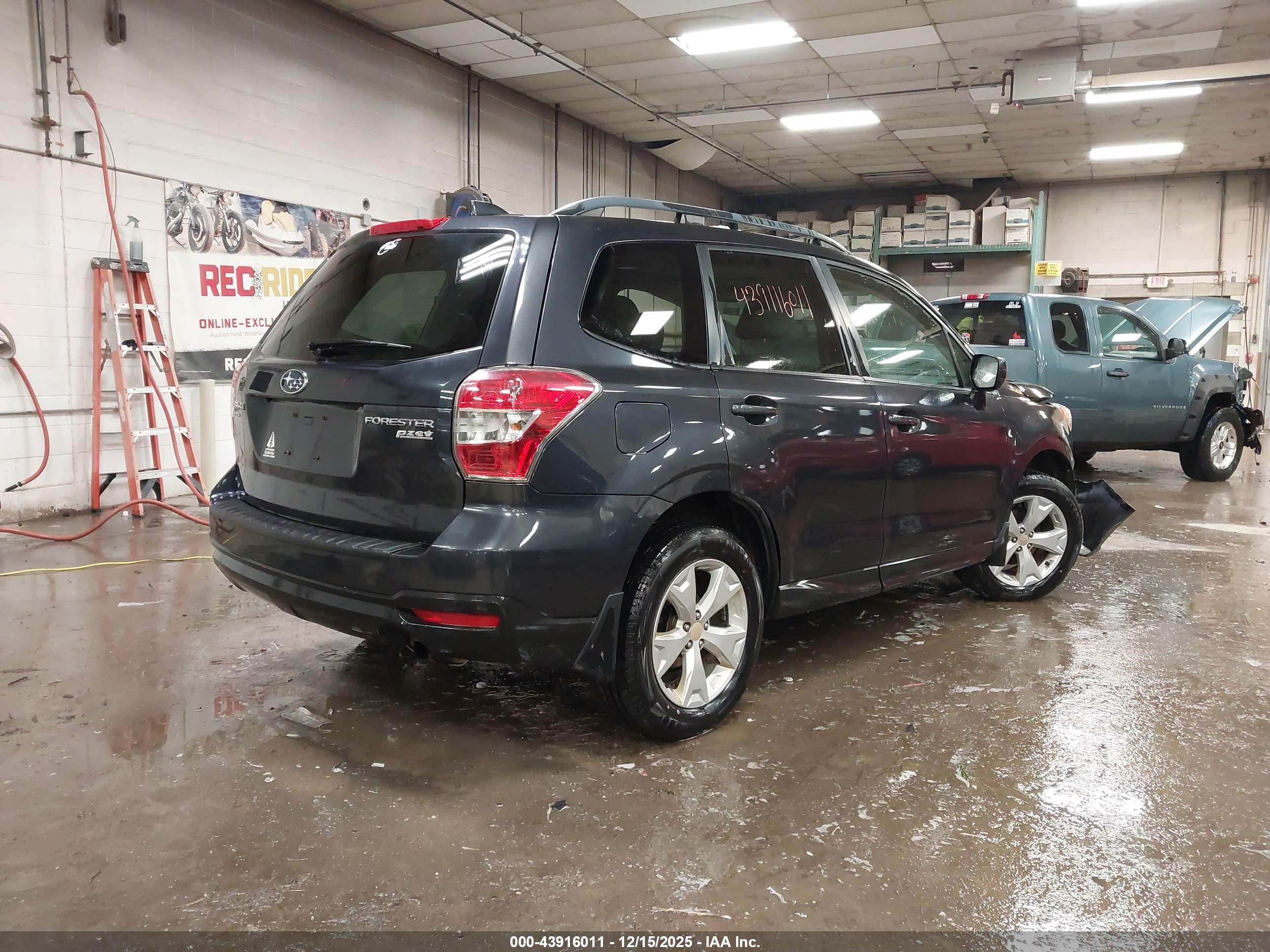 SUBARU FORESTER image 4
