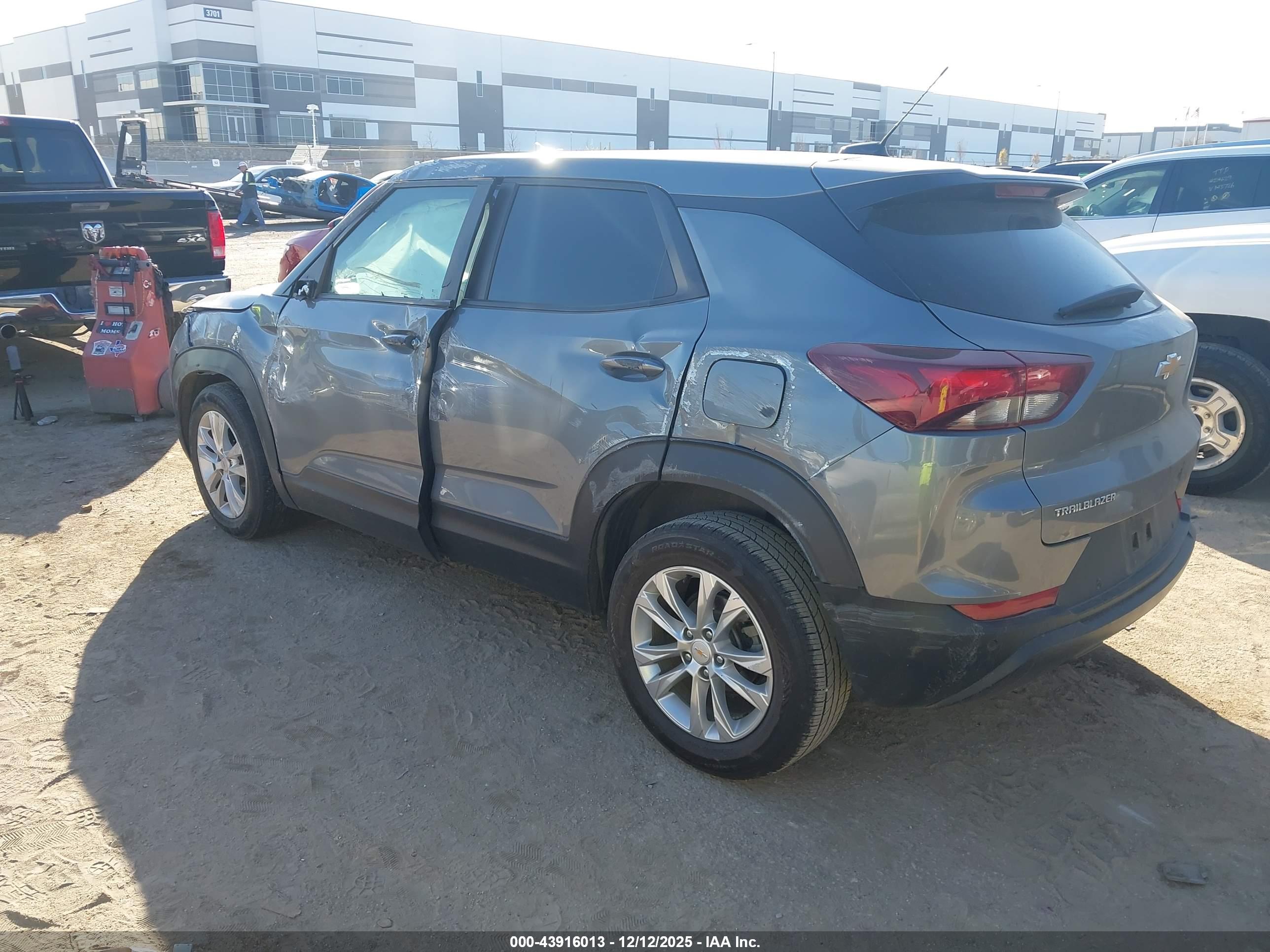 CHEVROLET TRAILBLAZER image 3