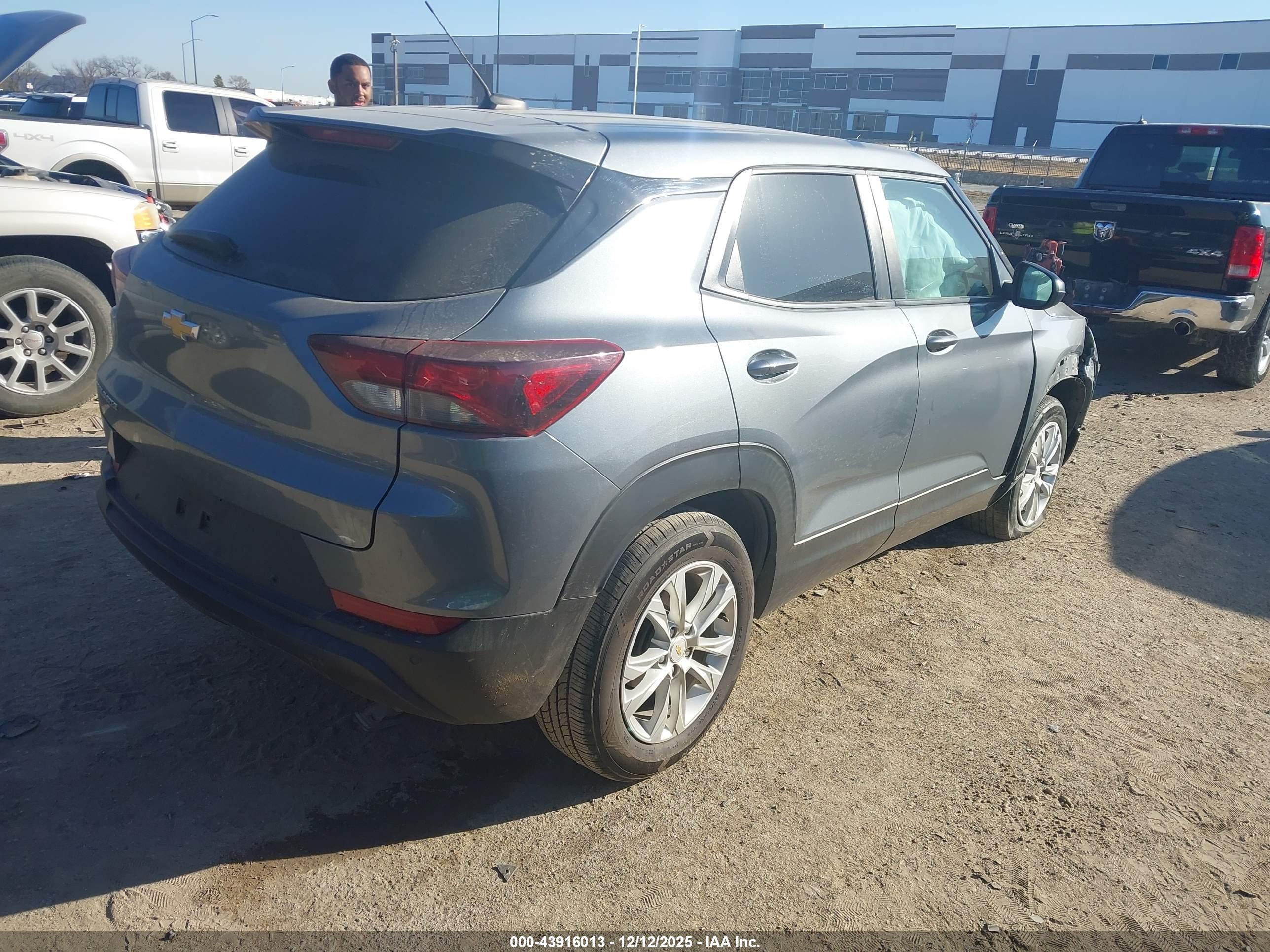 CHEVROLET TRAILBLAZER image 4