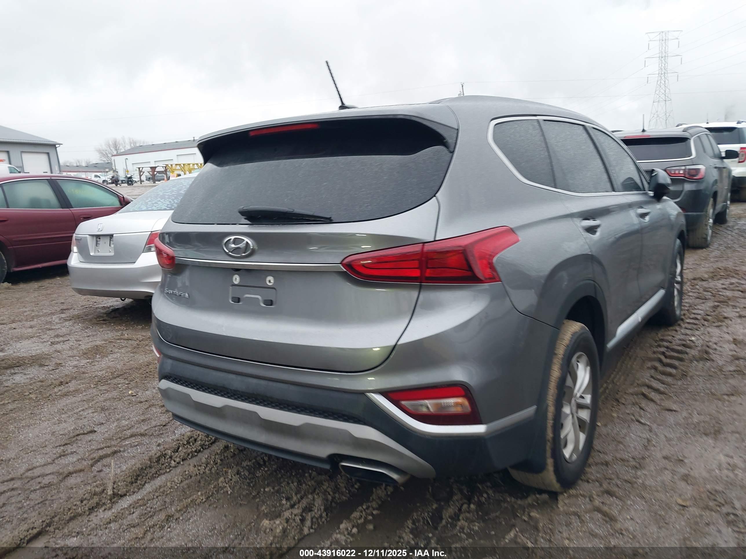 HYUNDAI SANTA image 4