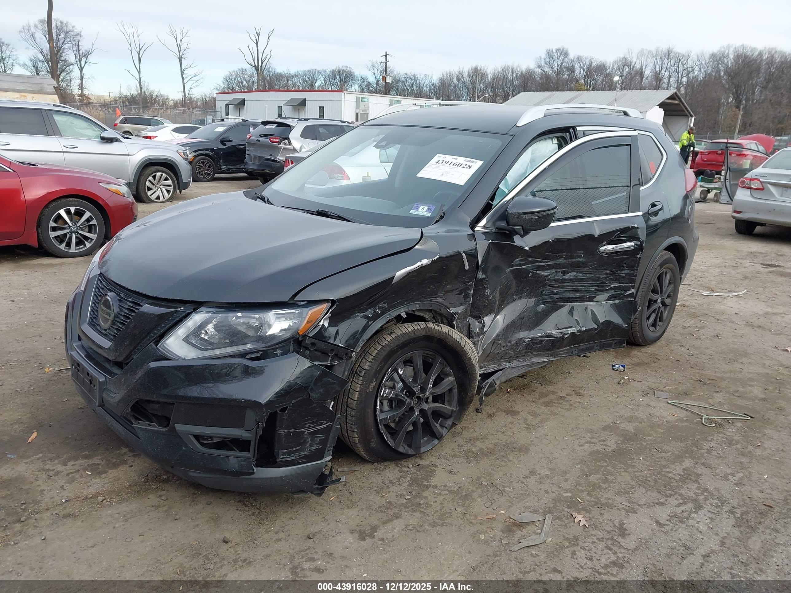 NISSAN ROGUE image 2