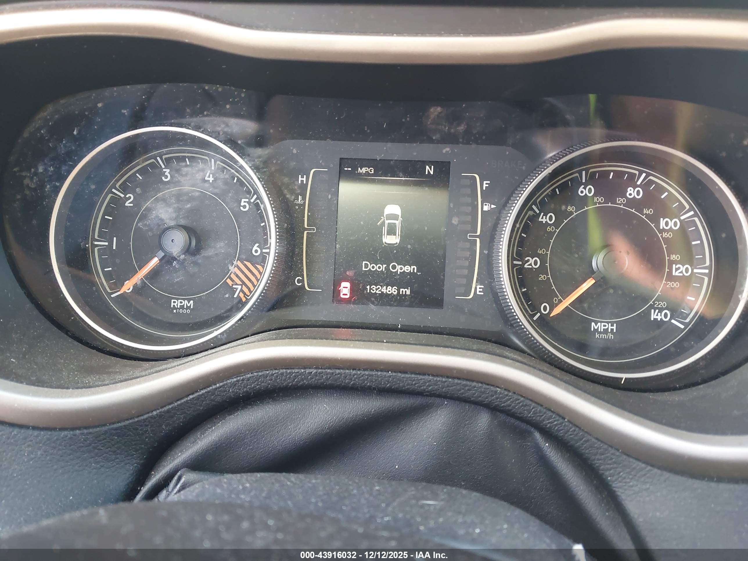 JEEP CHEROKEE image 7