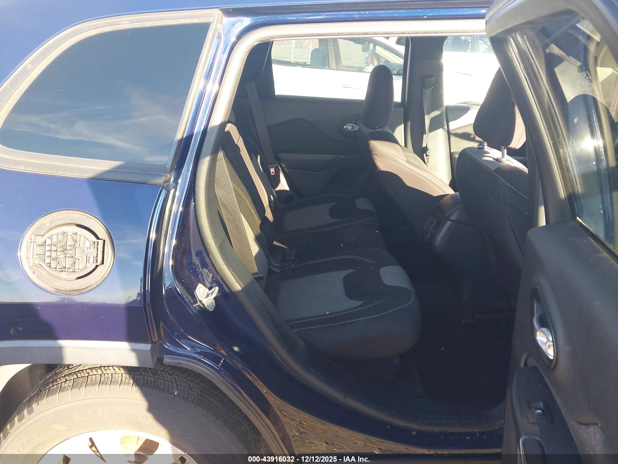JEEP CHEROKEE image 8