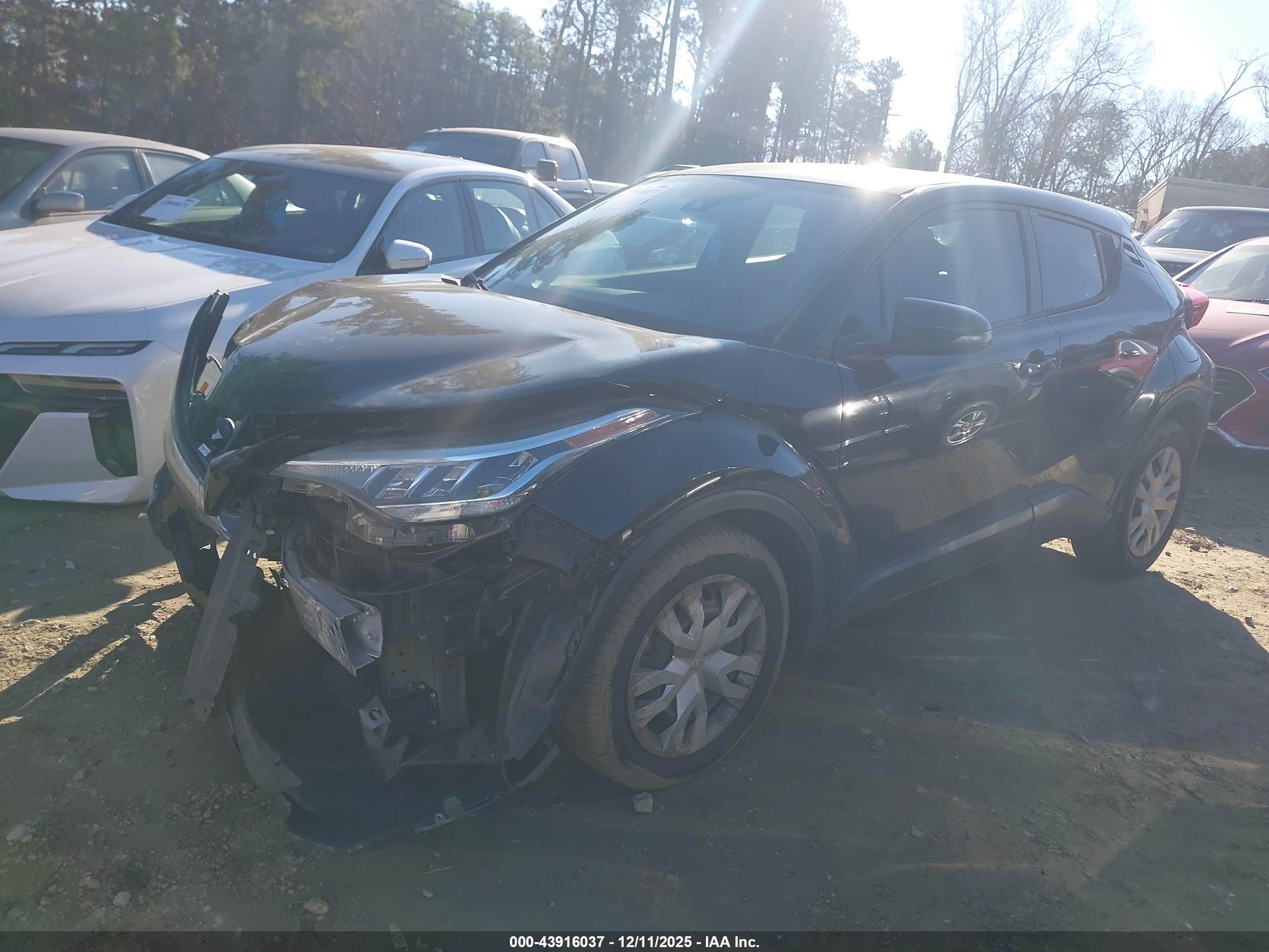 TOYOTA C-HR image 2