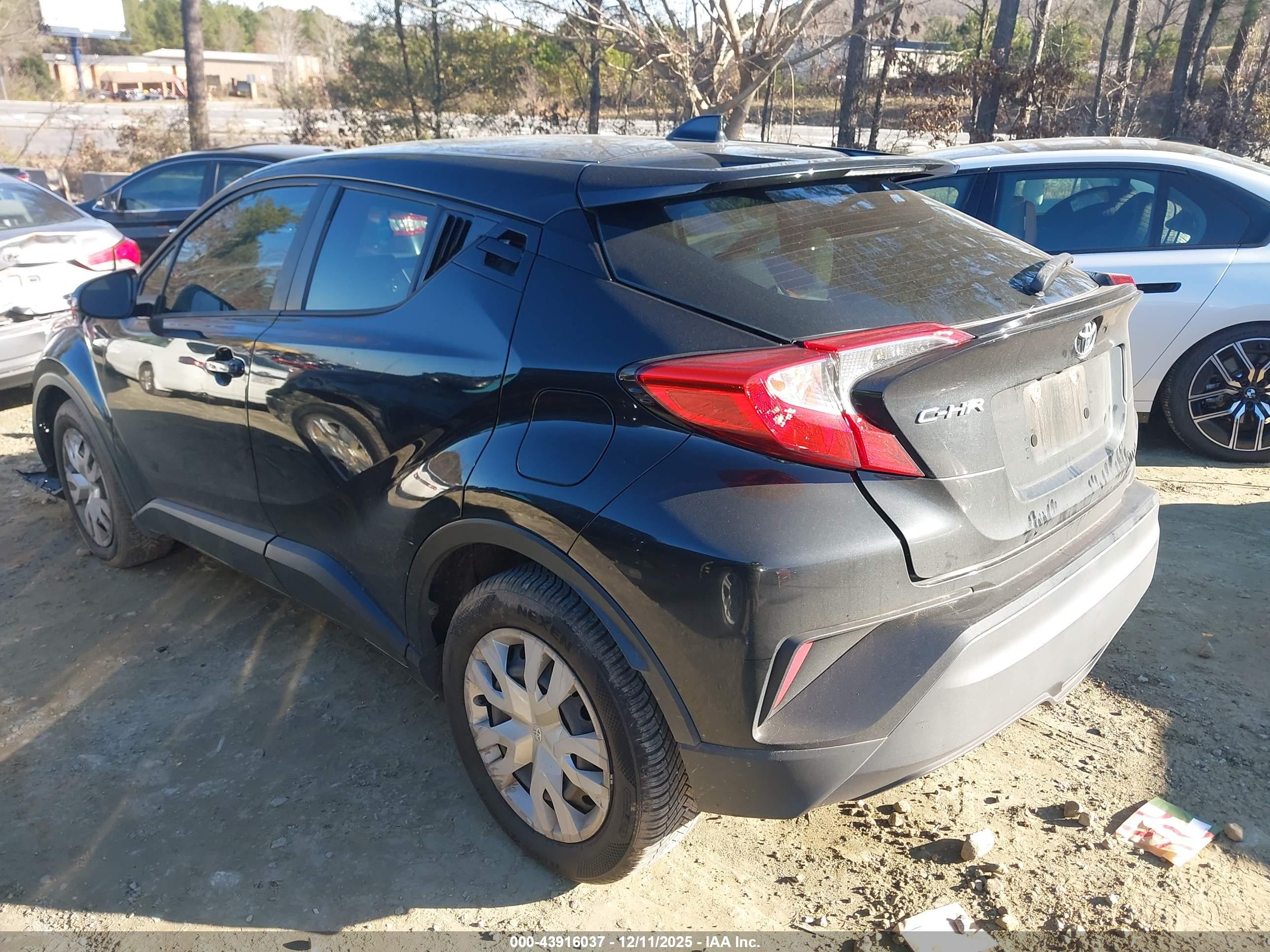 TOYOTA C-HR image 3
