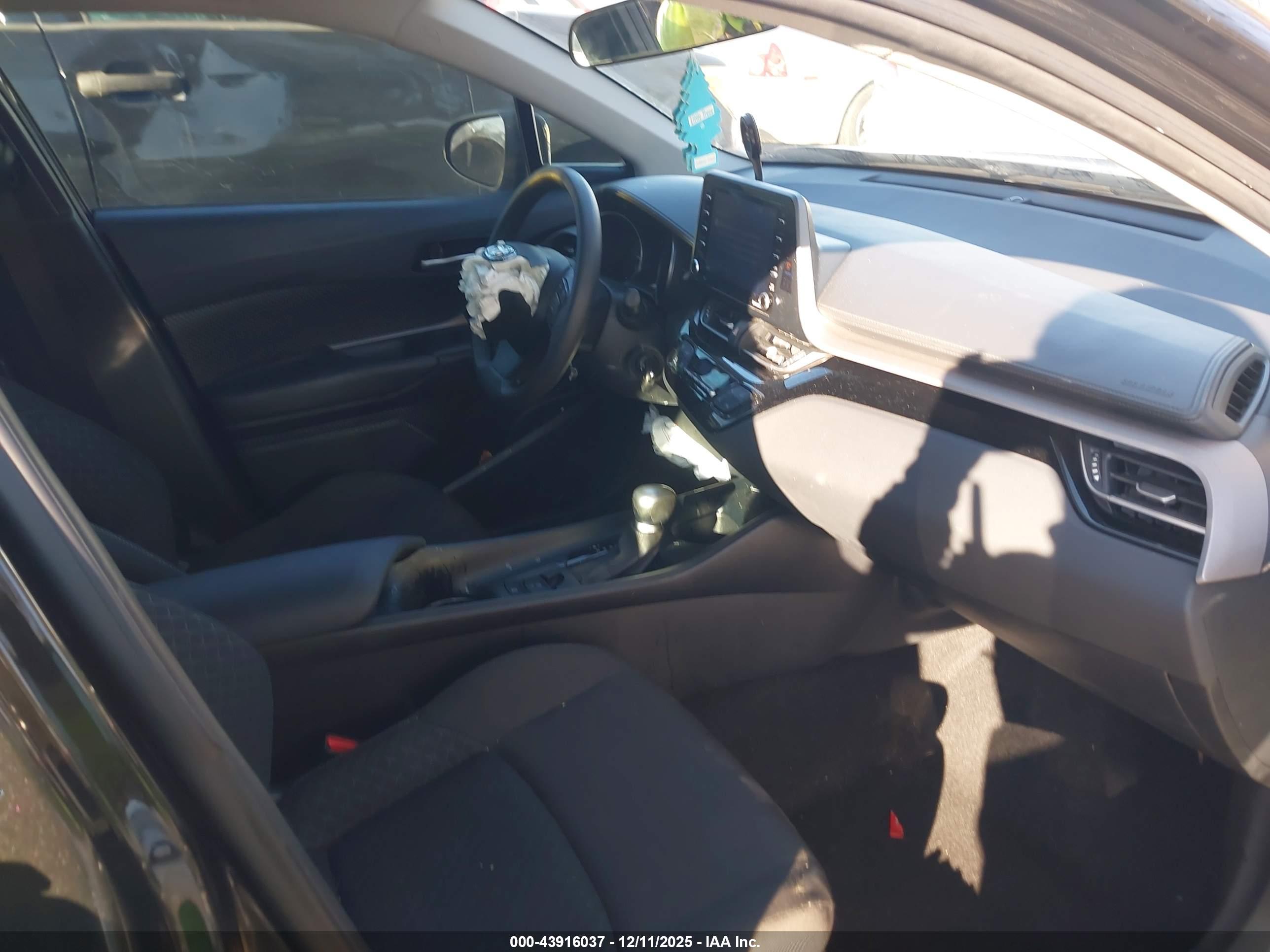 TOYOTA C-HR image 5