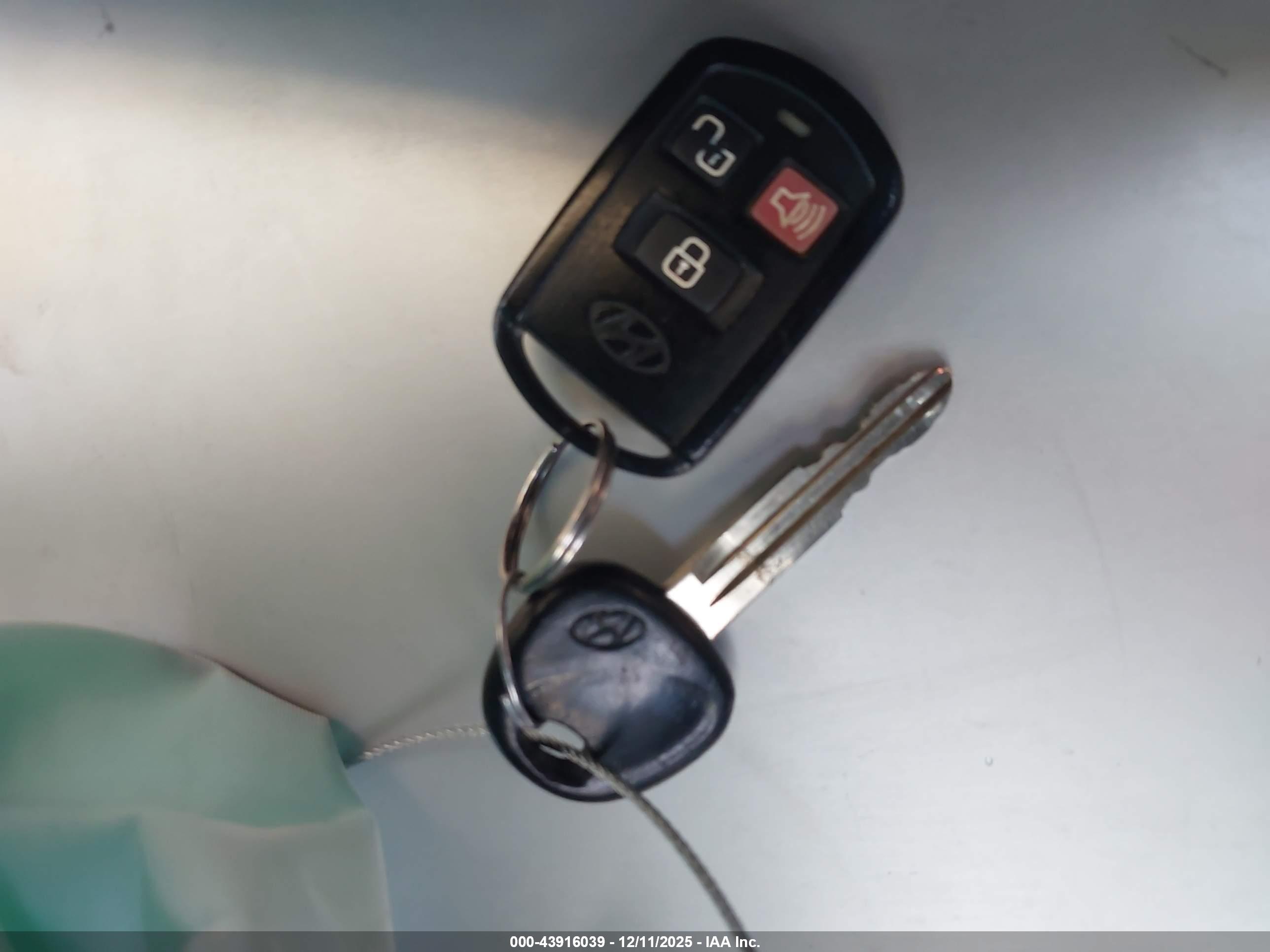HYUNDAI ELANTRA image 11
