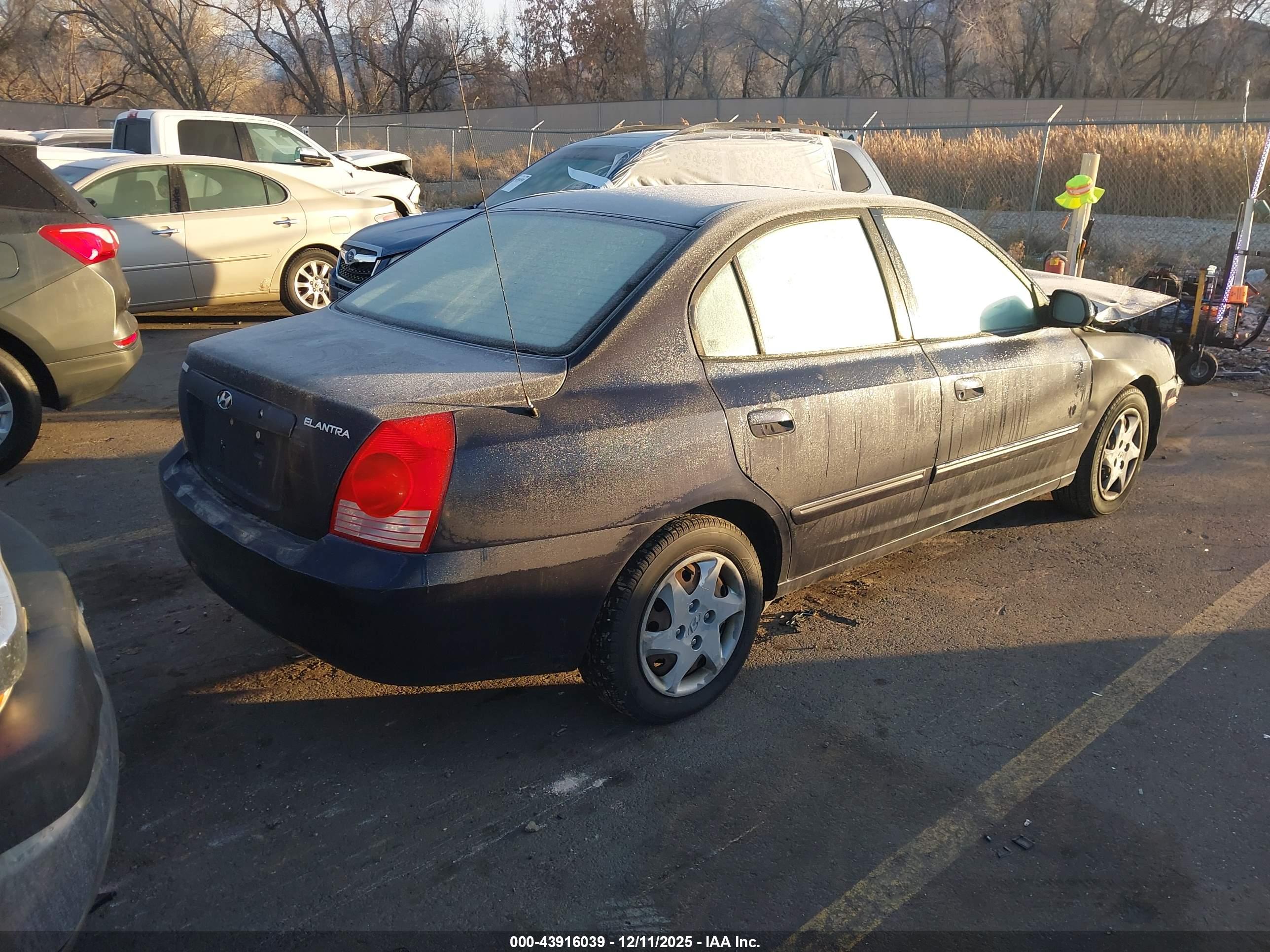 HYUNDAI ELANTRA image 4