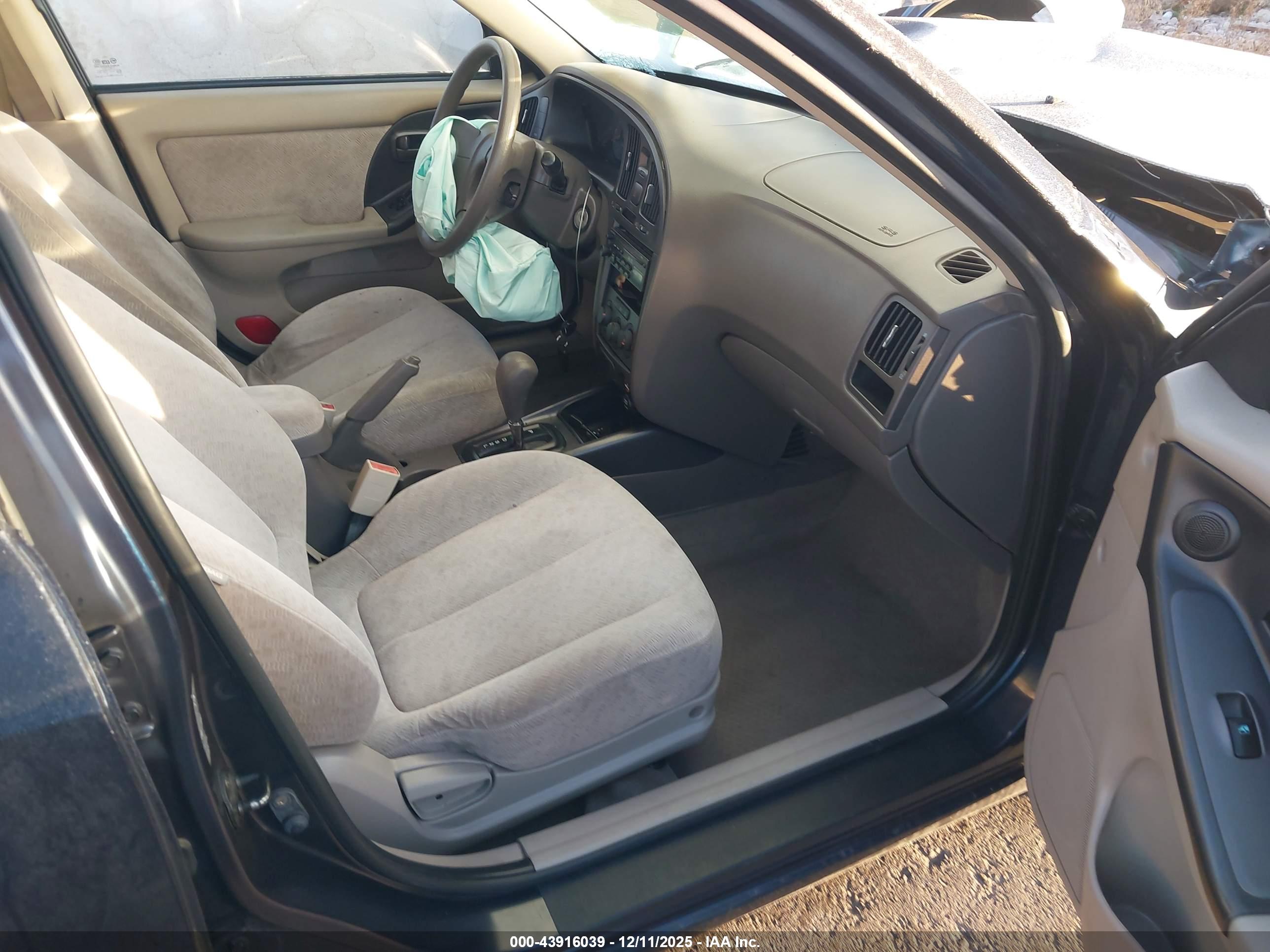 HYUNDAI ELANTRA image 5