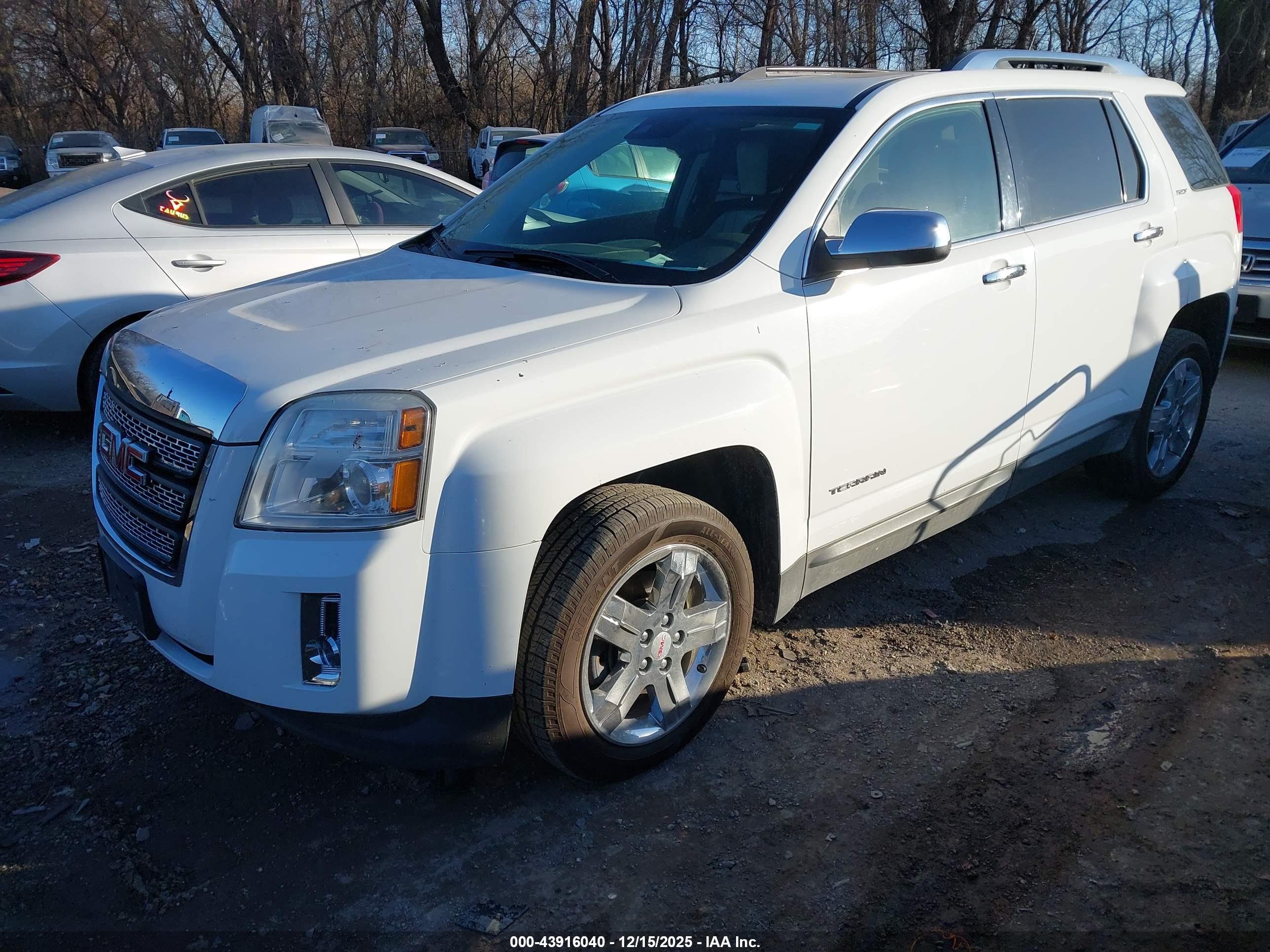 GMC TERRAIN image 2