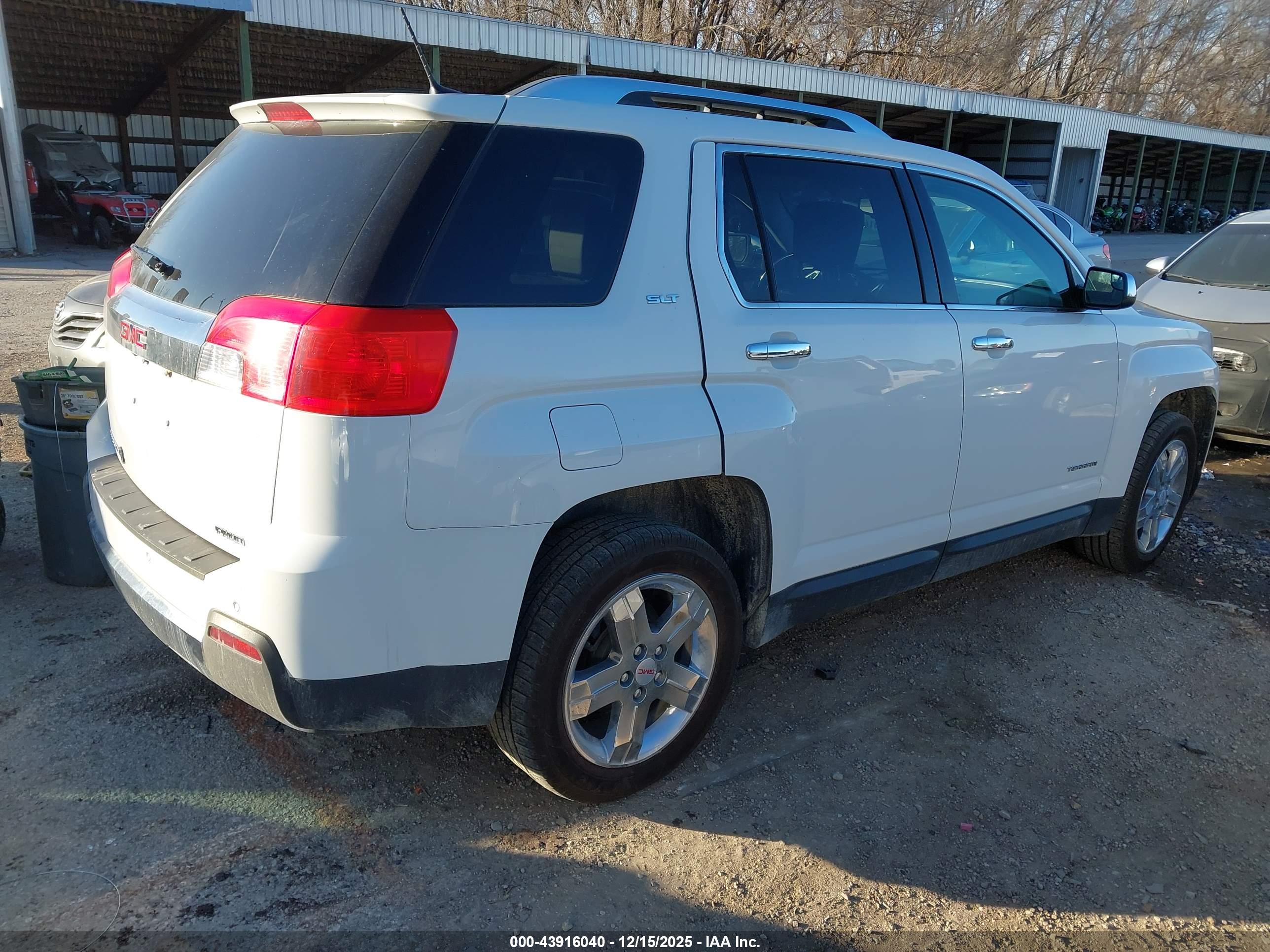 GMC TERRAIN image 4
