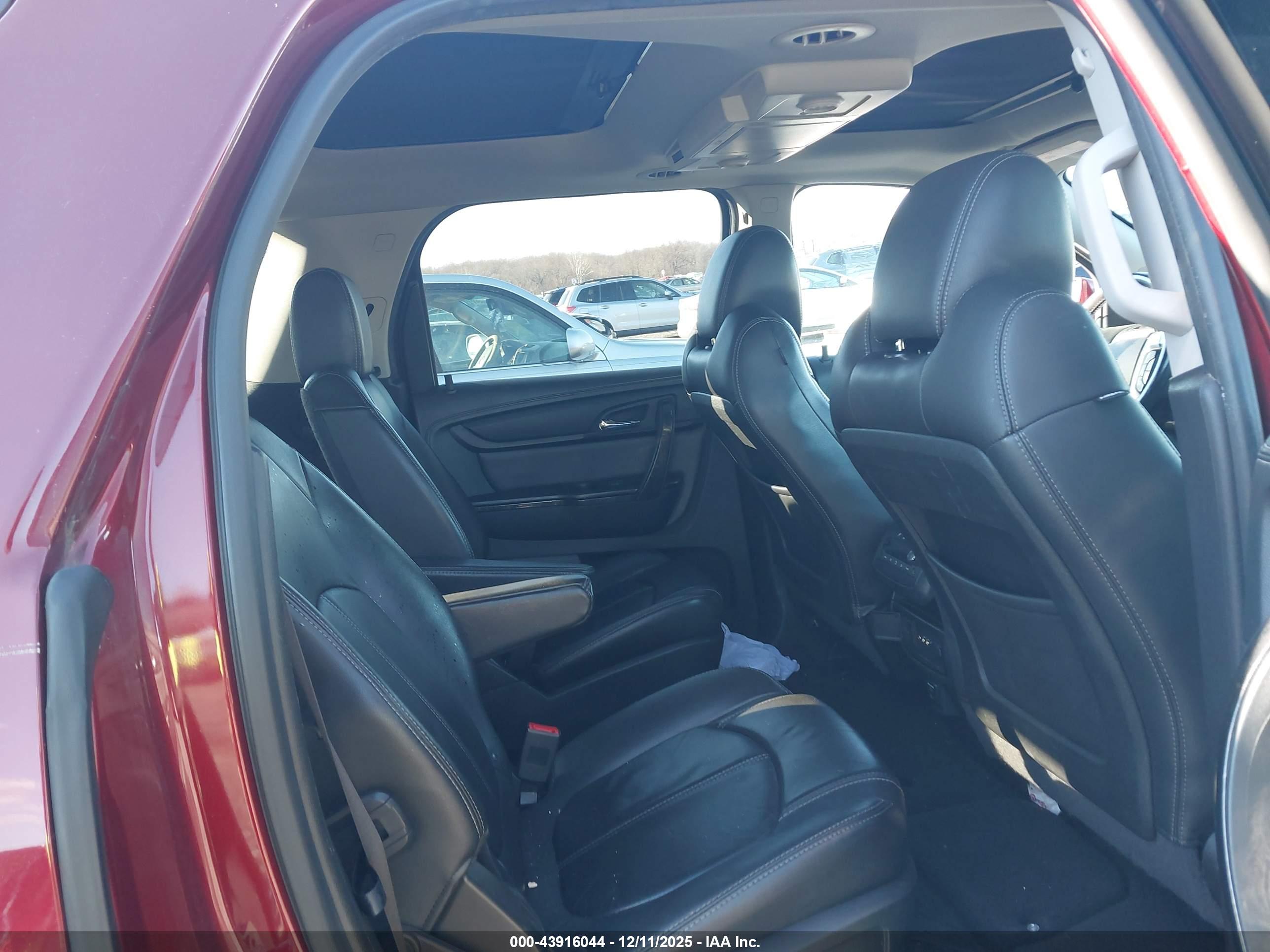 GMC ACADIA image 8