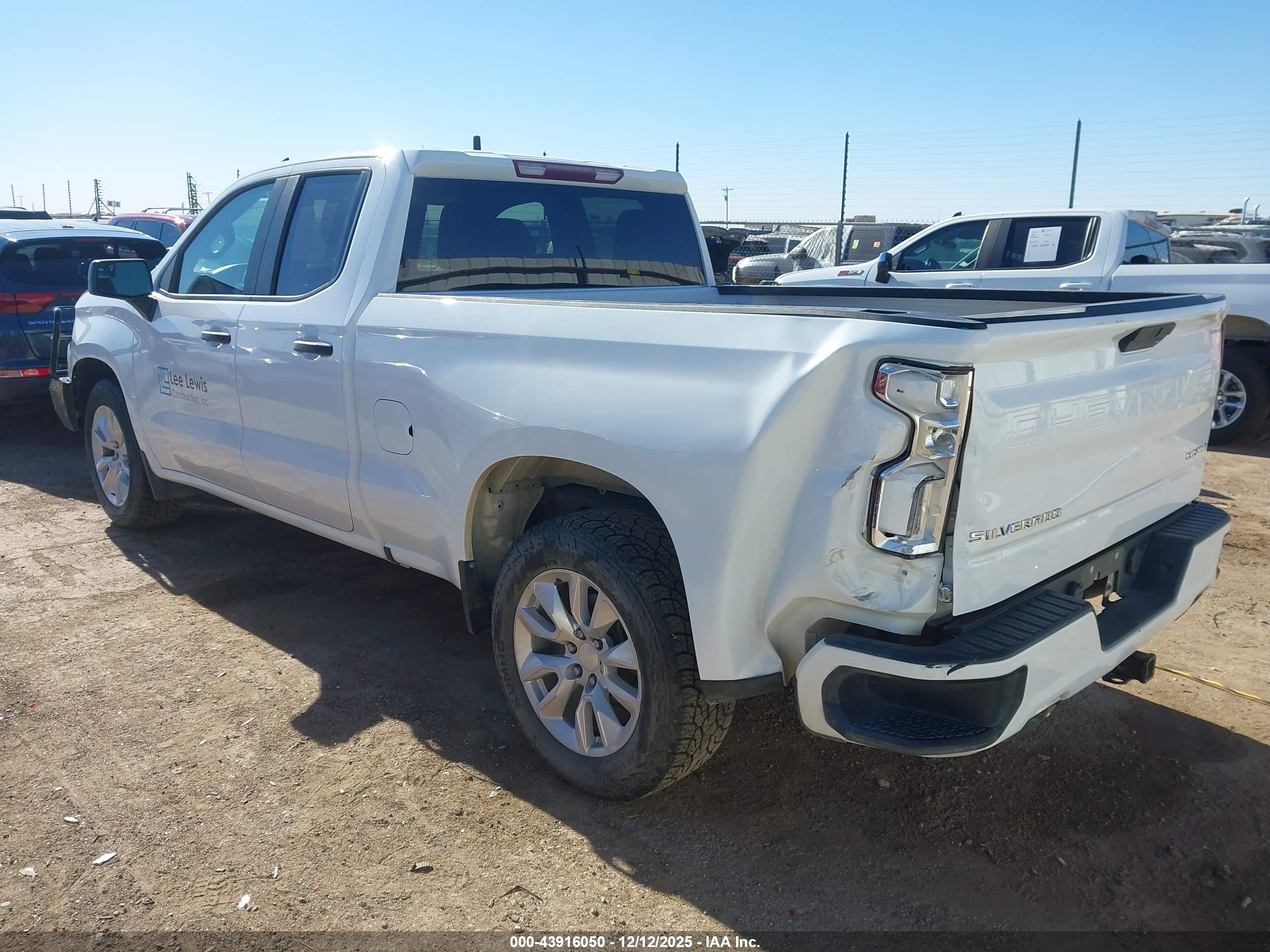 CHEVROLET SILVERADO image 3