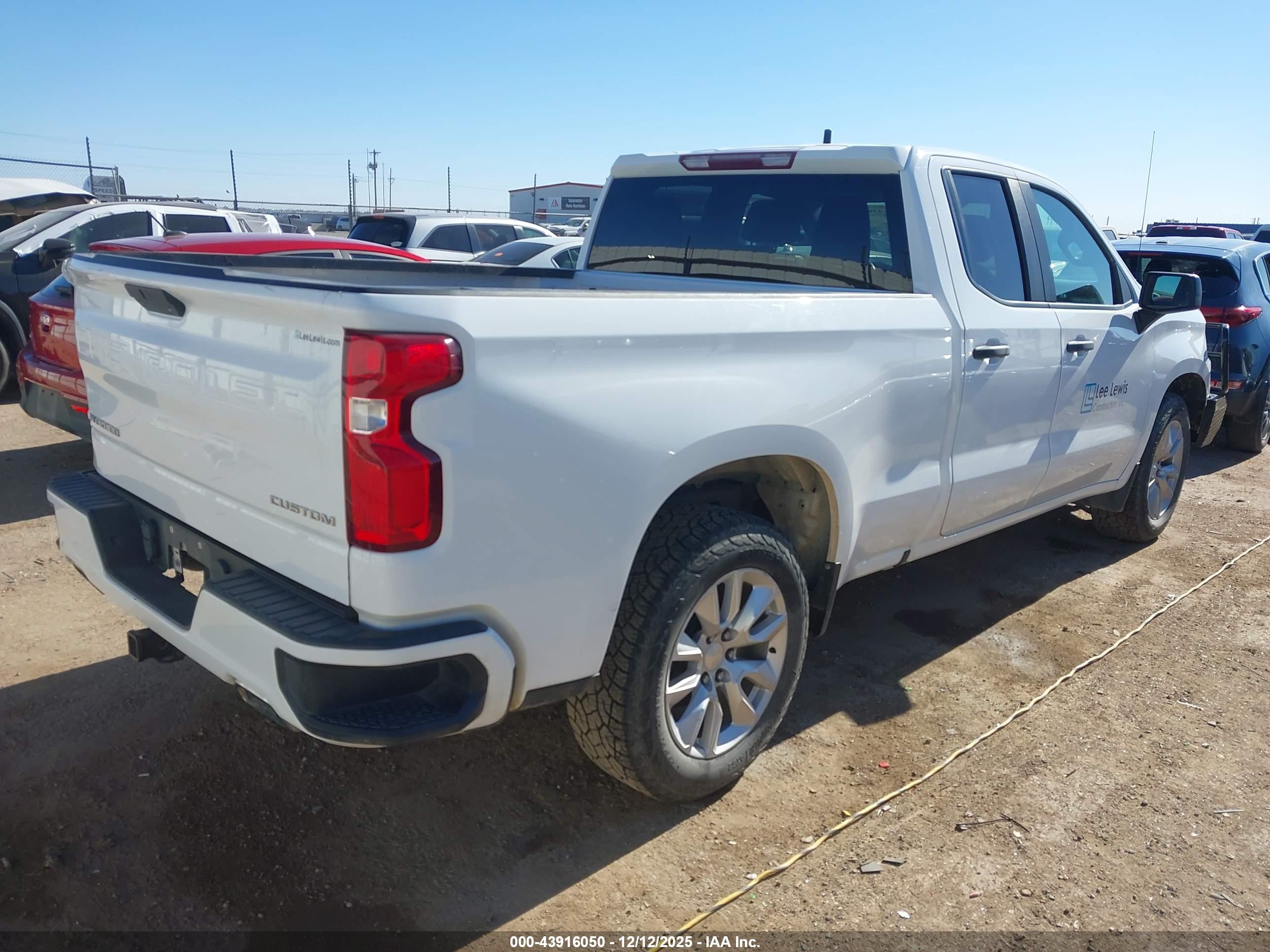 CHEVROLET SILVERADO image 4