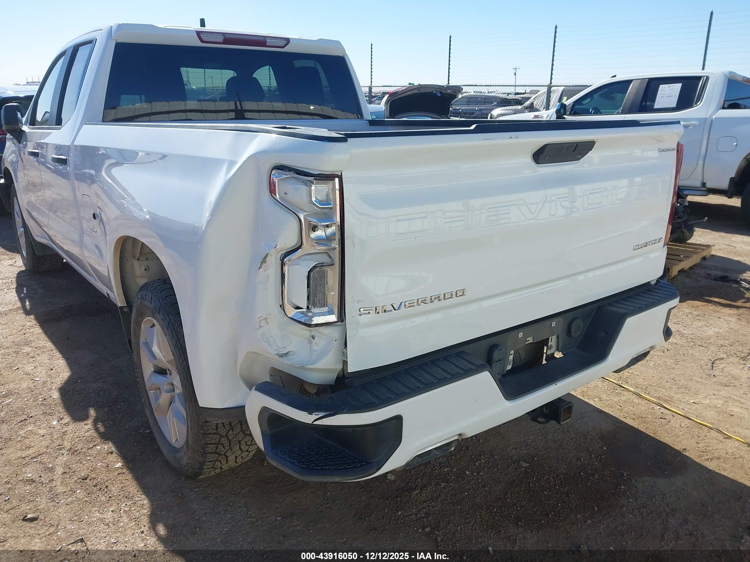 CHEVROLET SILVERADO image 6