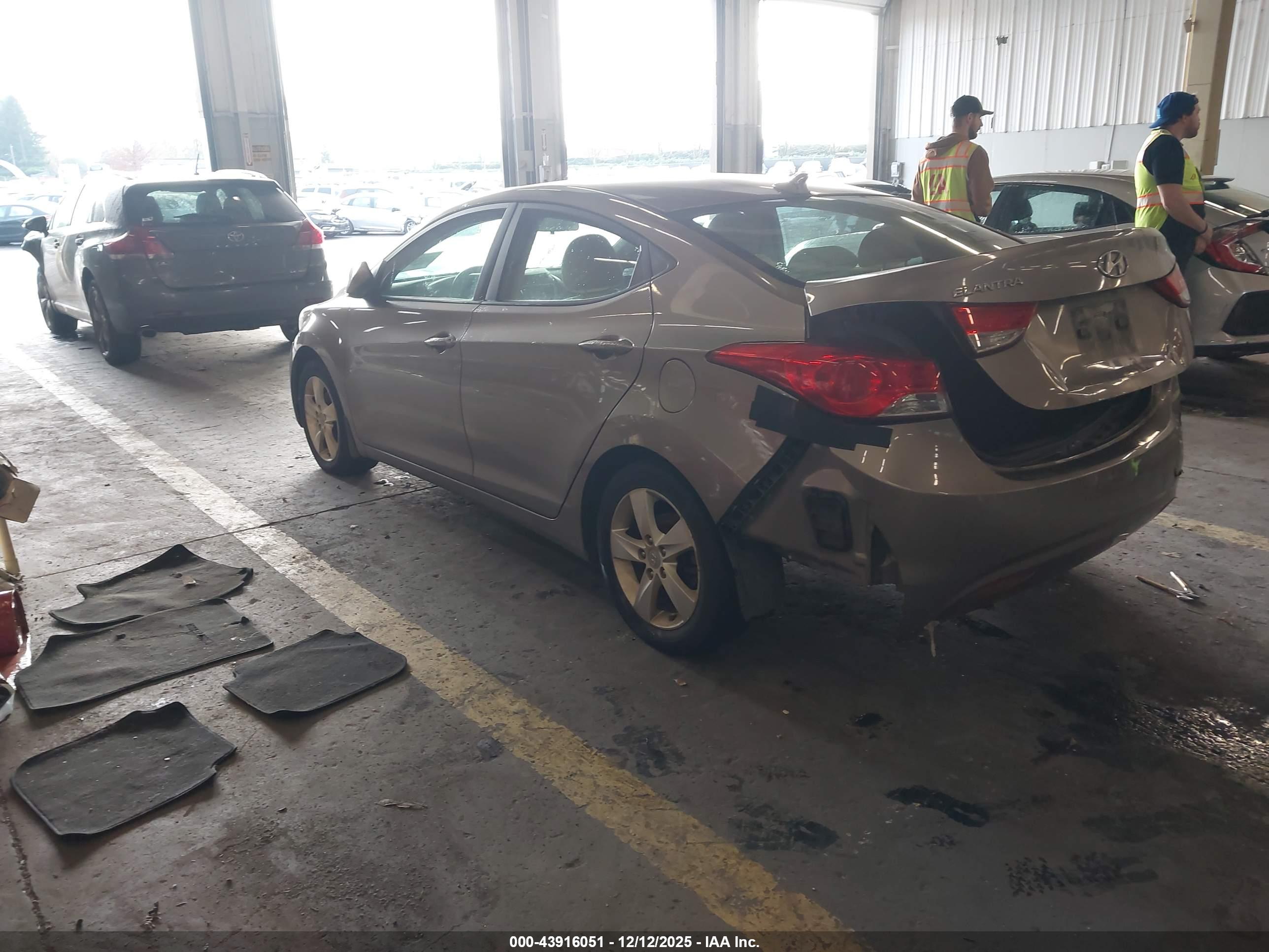 HYUNDAI ELANTRA image 3