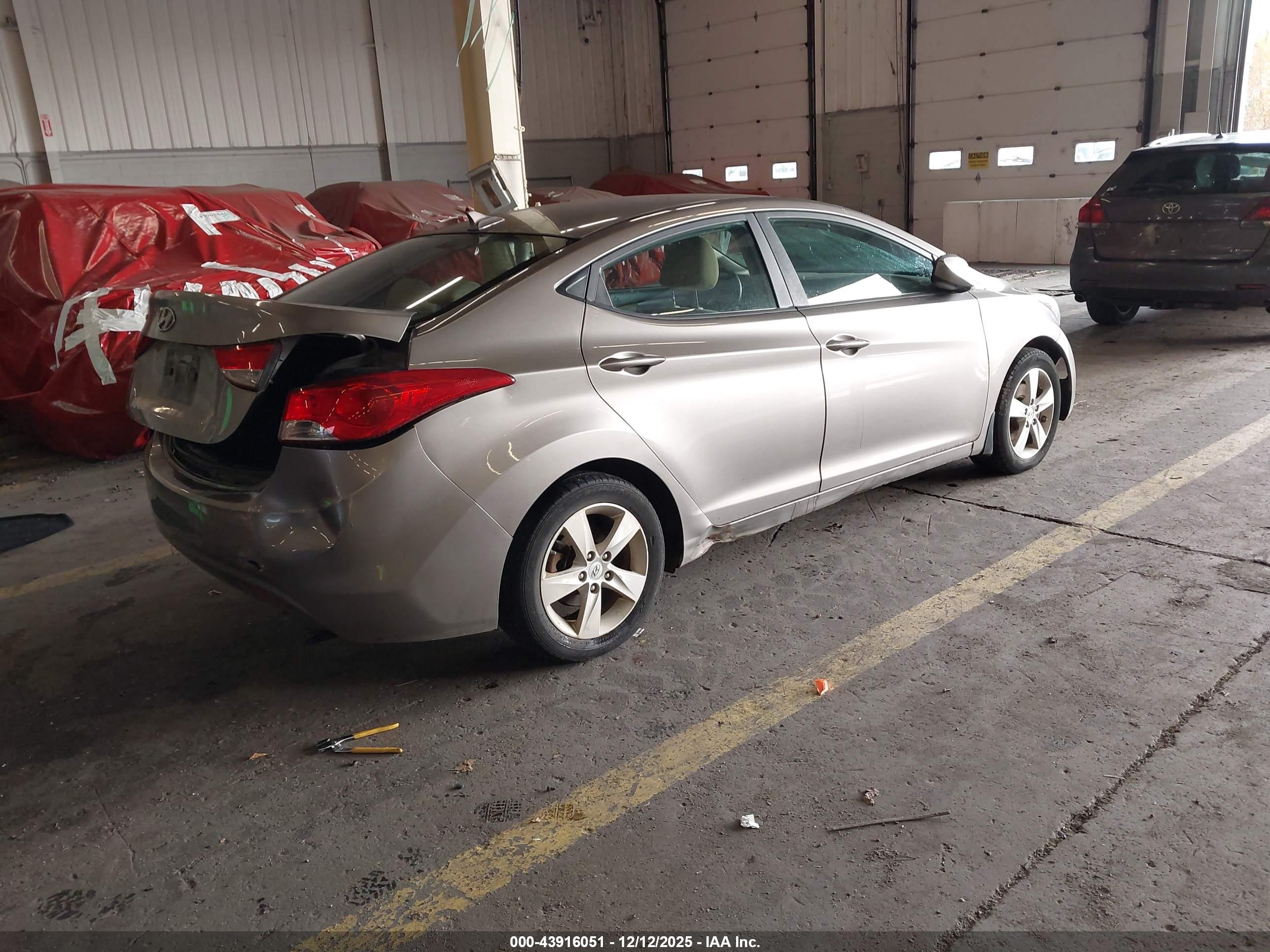 HYUNDAI ELANTRA image 4