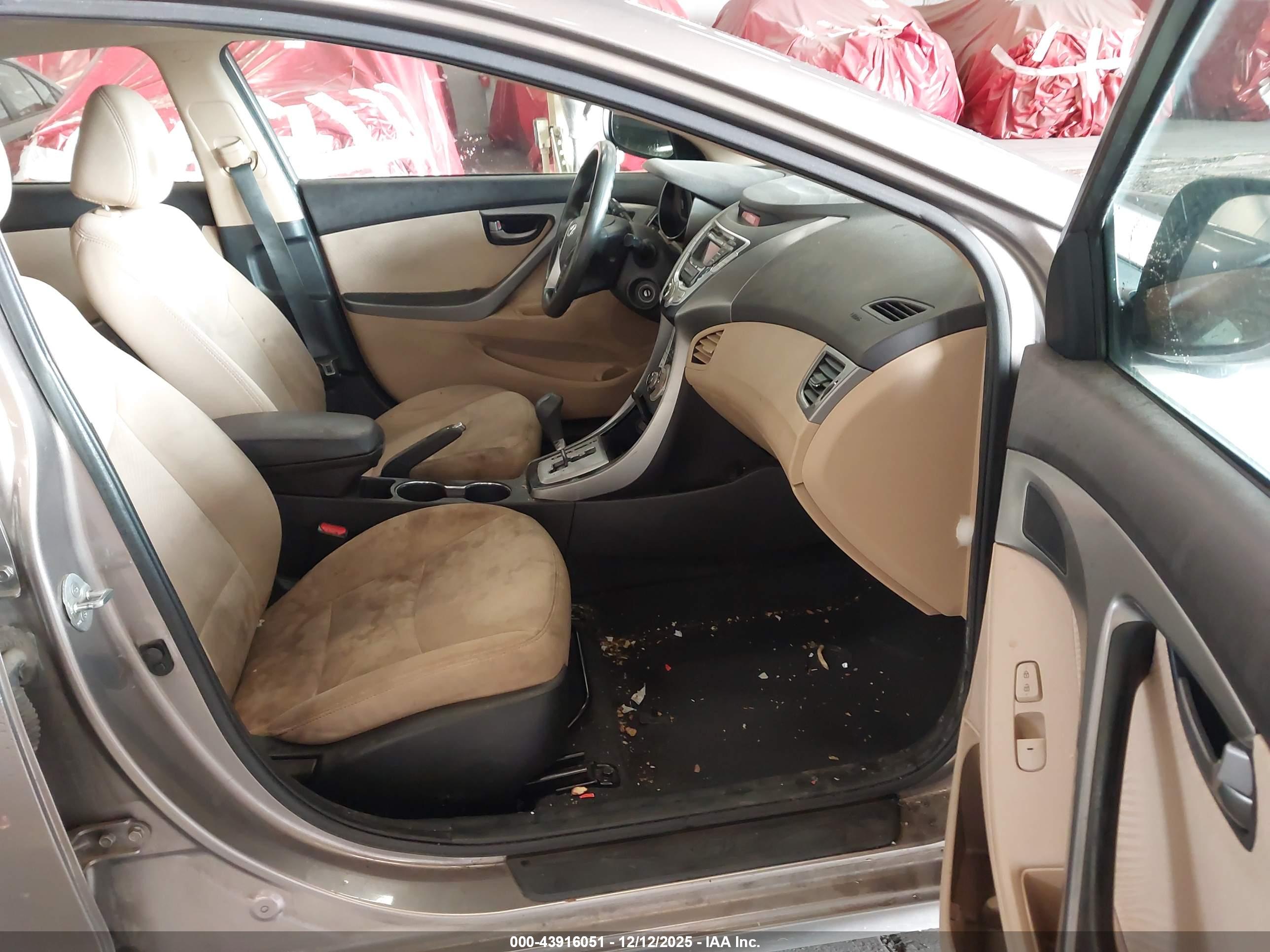 HYUNDAI ELANTRA image 5