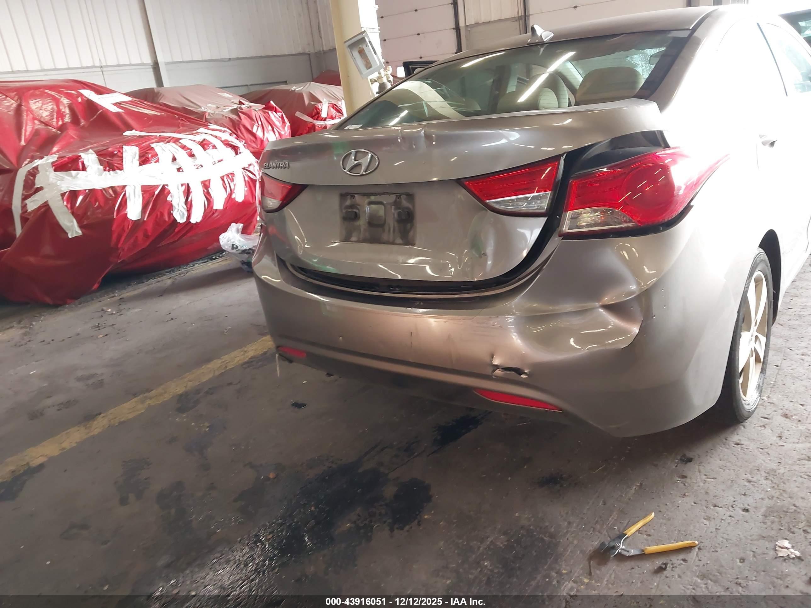 HYUNDAI ELANTRA image 6