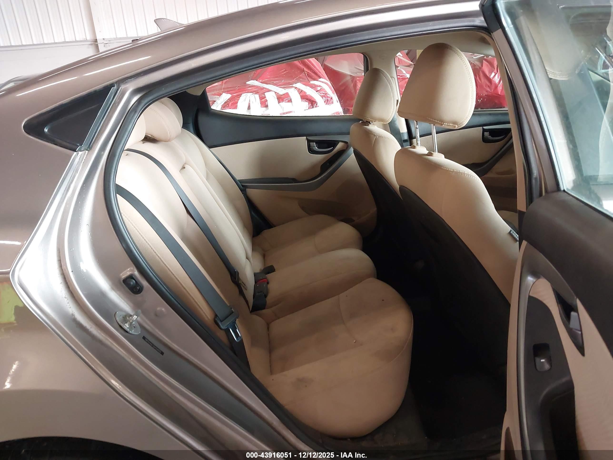 HYUNDAI ELANTRA image 8