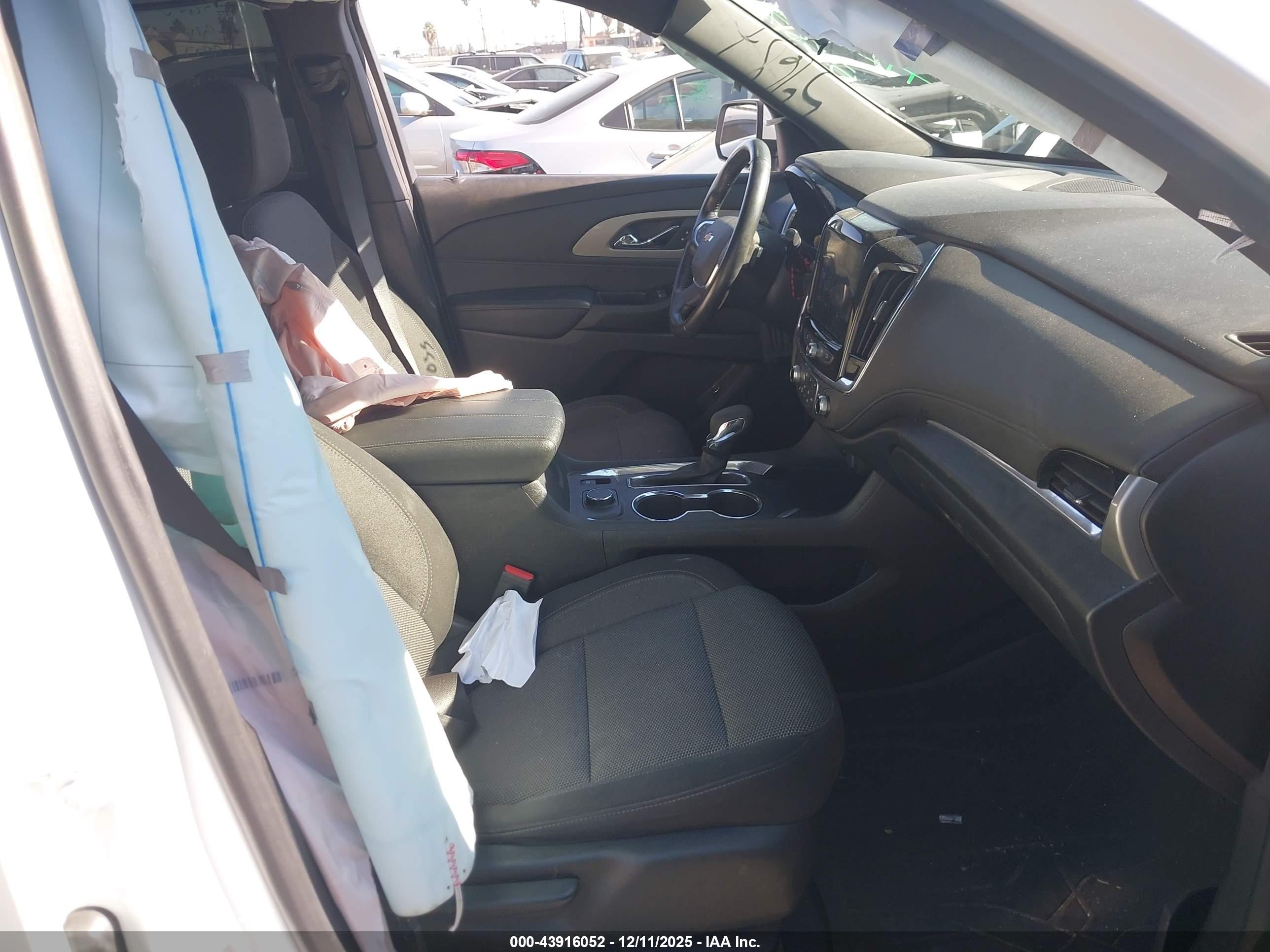 CHEVROLET TRAVERSE image 5