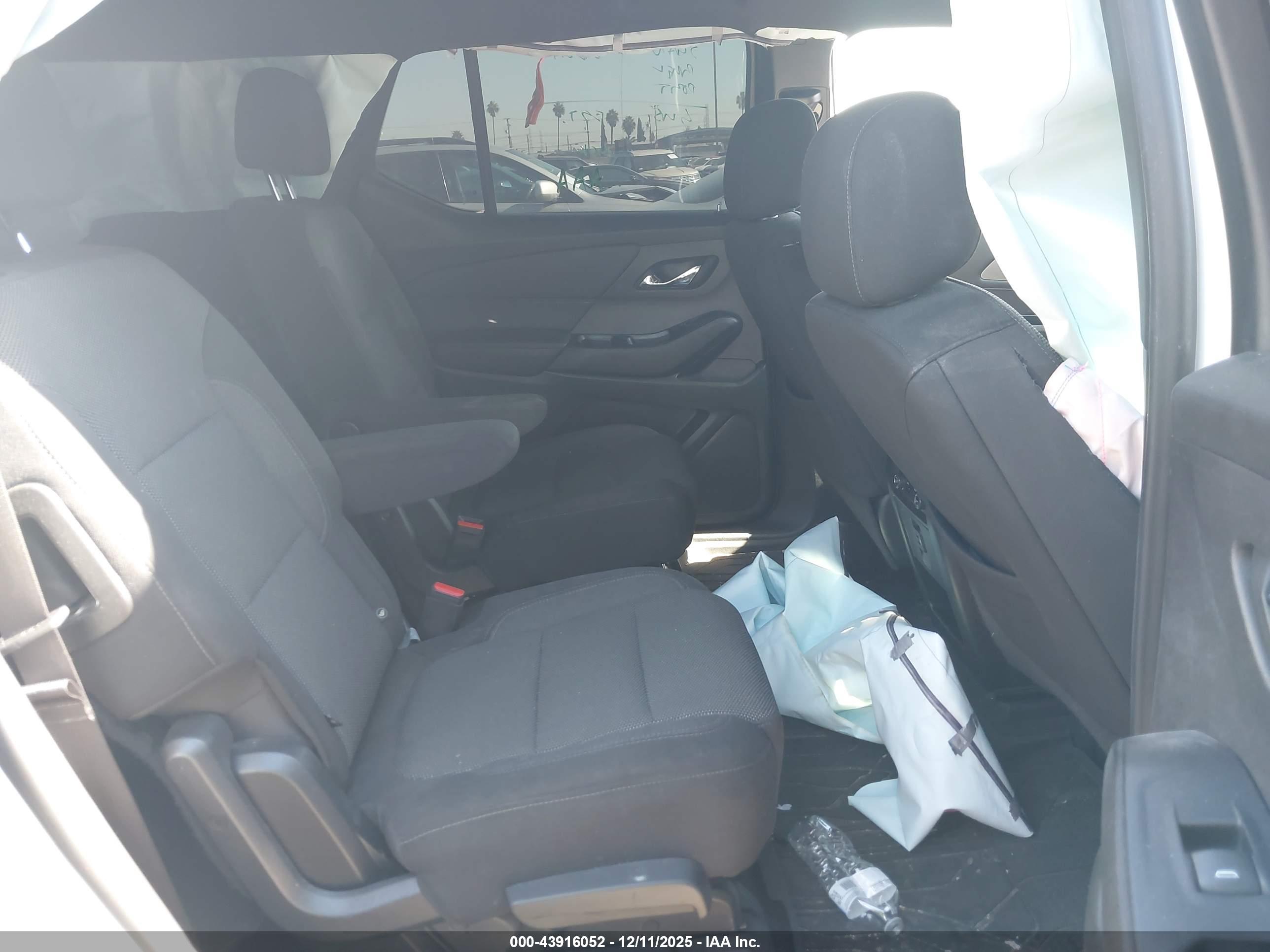 CHEVROLET TRAVERSE image 8