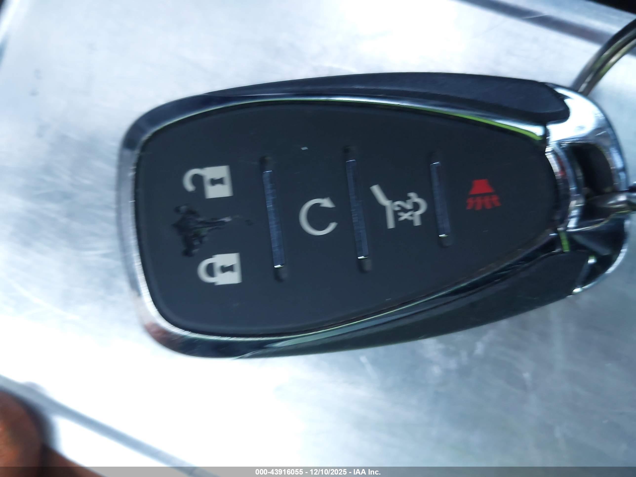 CHEVROLET TRAVERSE image 11