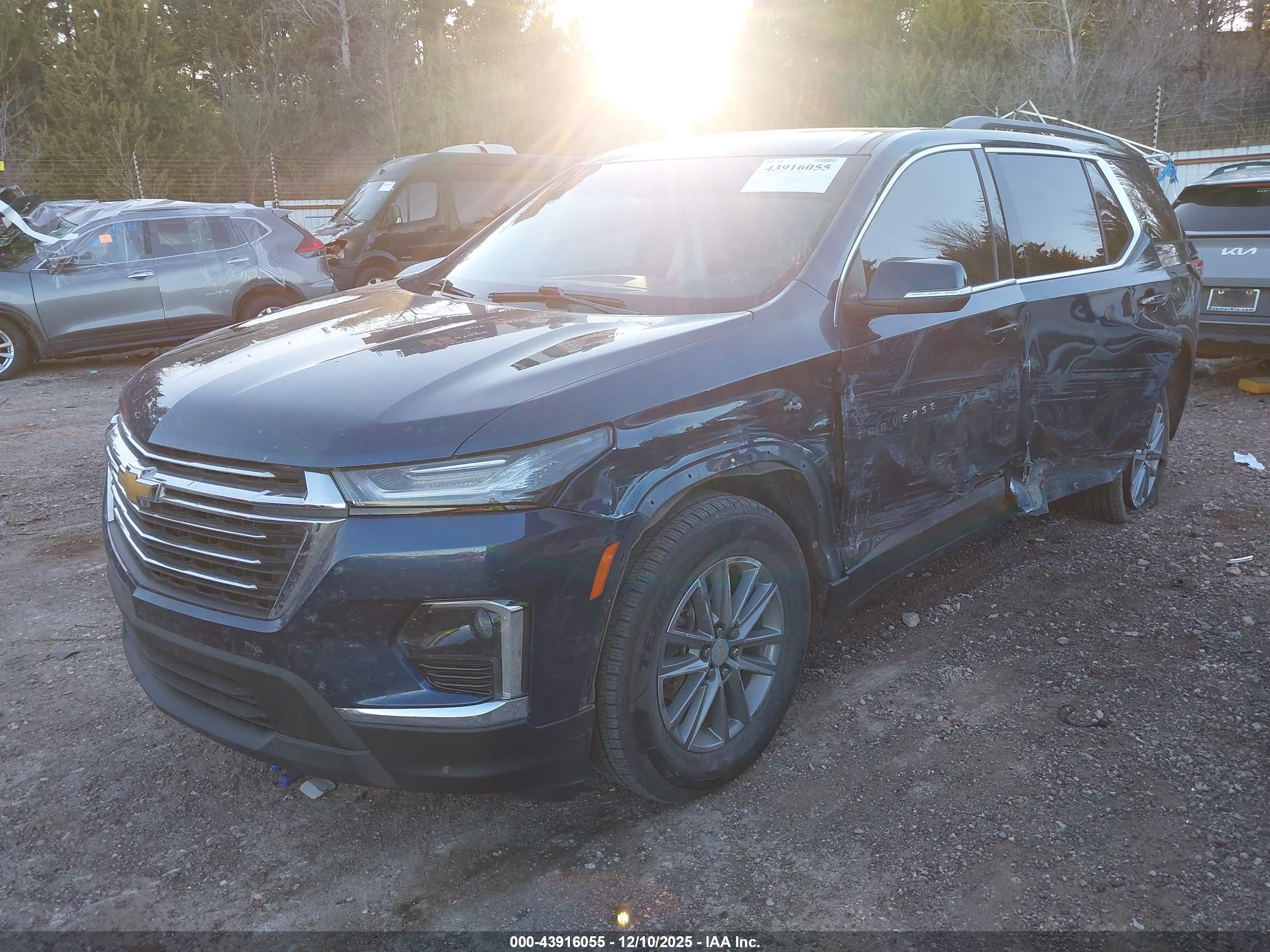 CHEVROLET TRAVERSE image 2