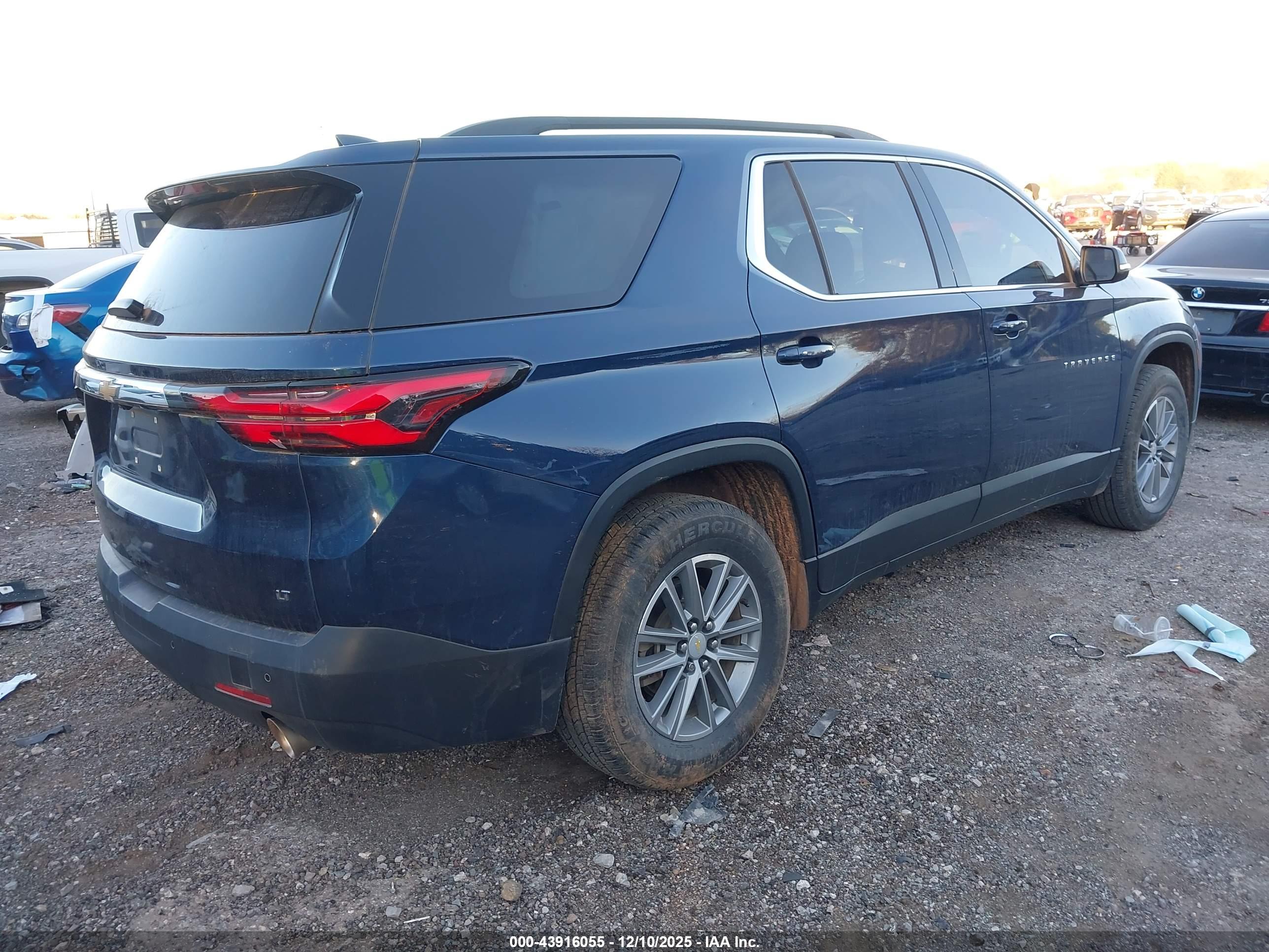 CHEVROLET TRAVERSE image 4