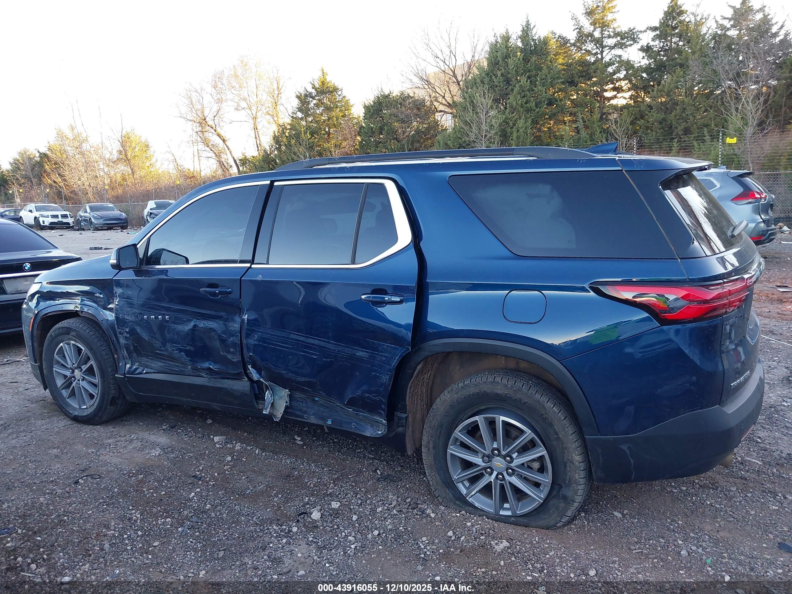 CHEVROLET TRAVERSE image 6