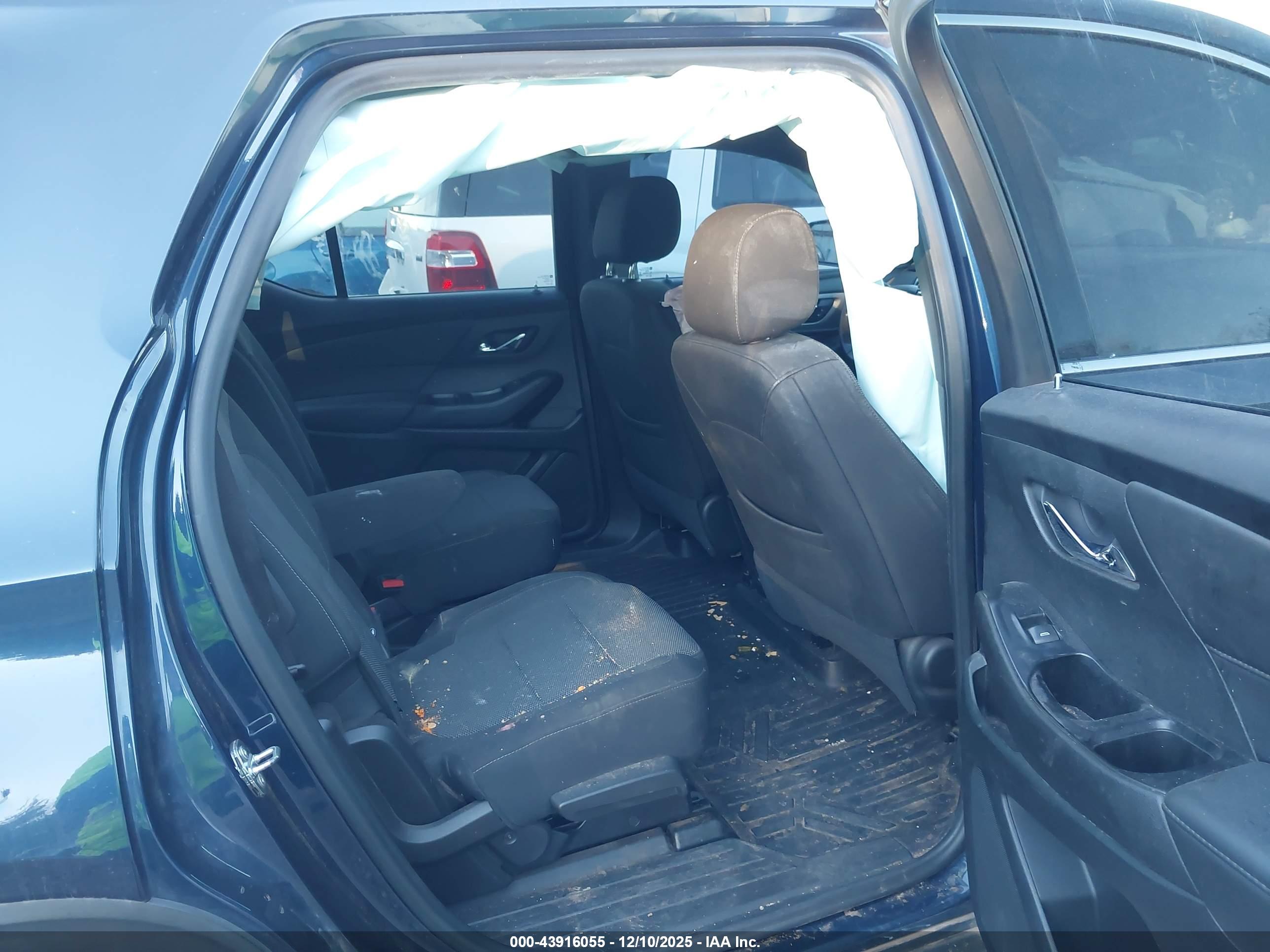 CHEVROLET TRAVERSE image 8