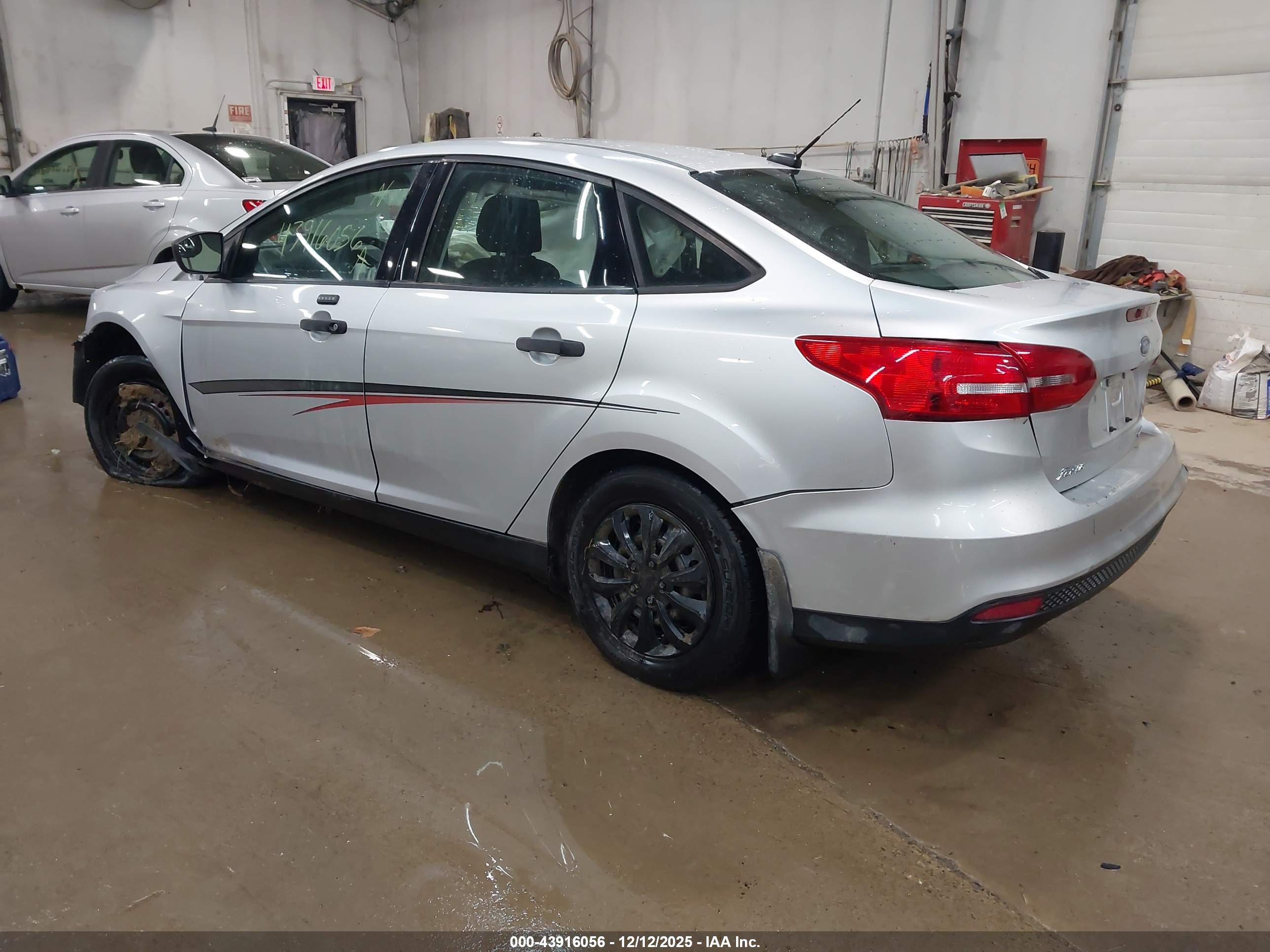 FORD FOCUS image 3