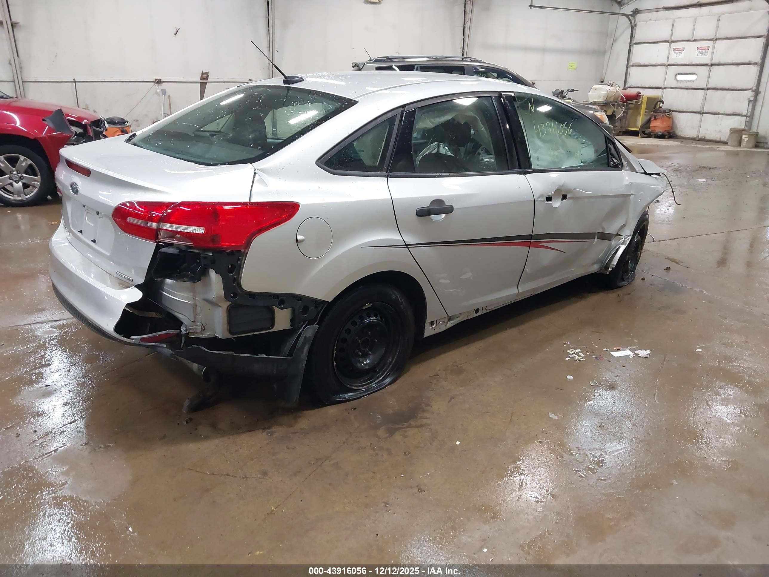 FORD FOCUS image 4
