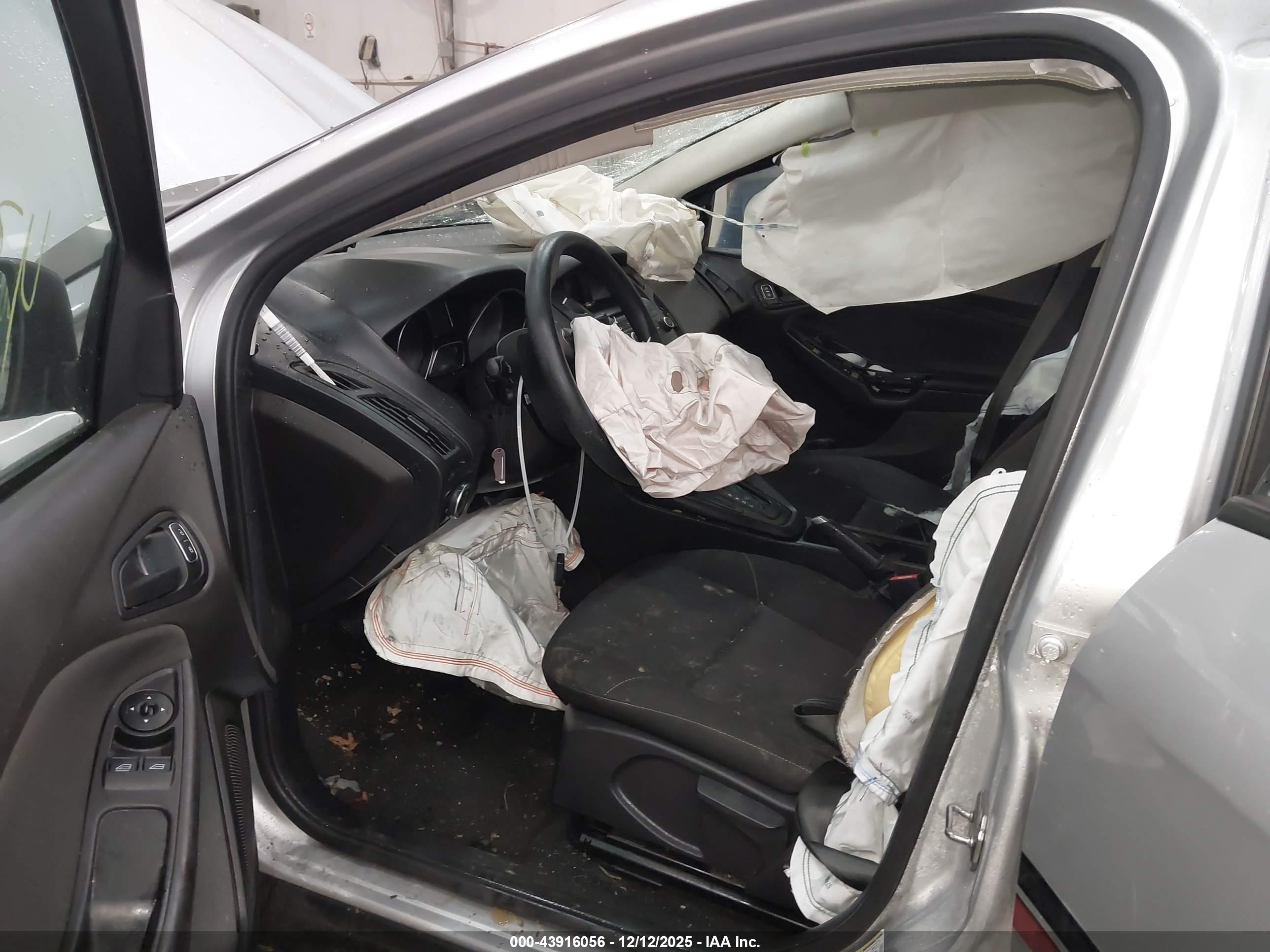 FORD FOCUS image 5