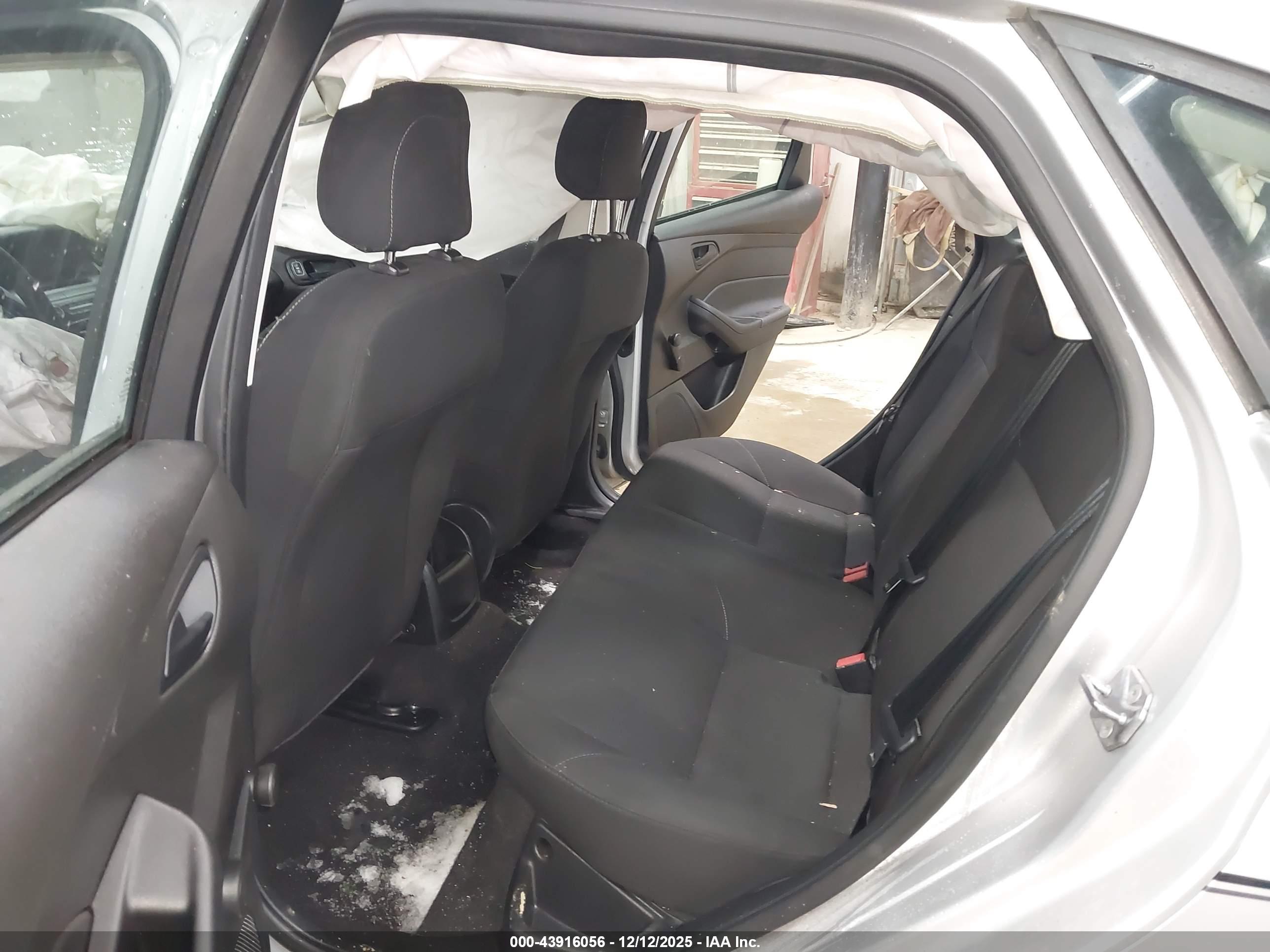 FORD FOCUS image 8