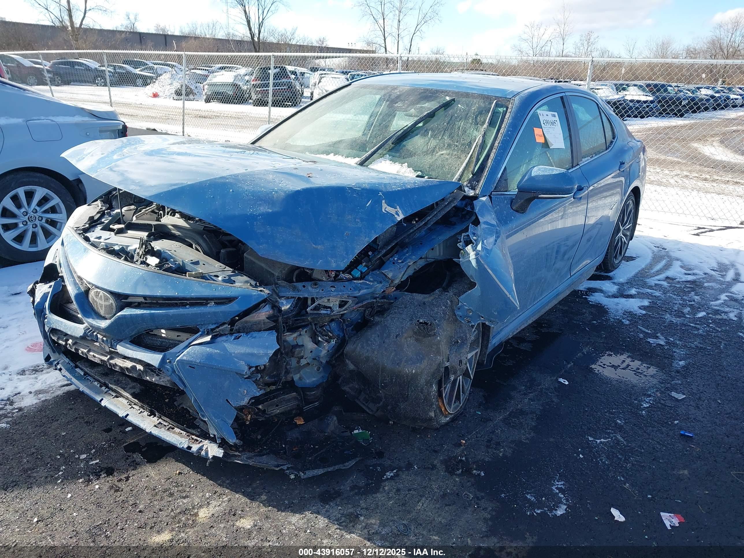 TOYOTA CAMRY image 2