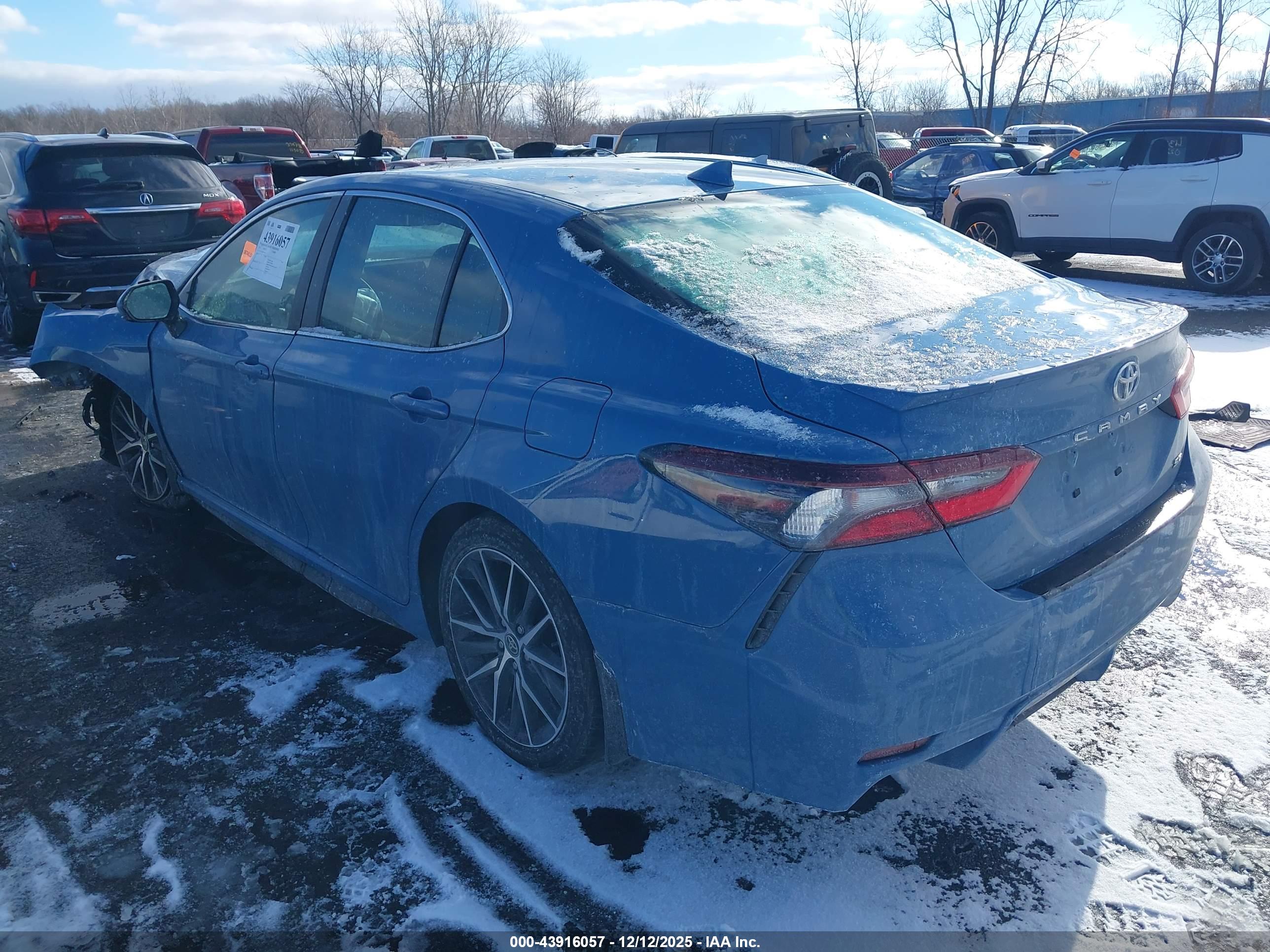 TOYOTA CAMRY image 3