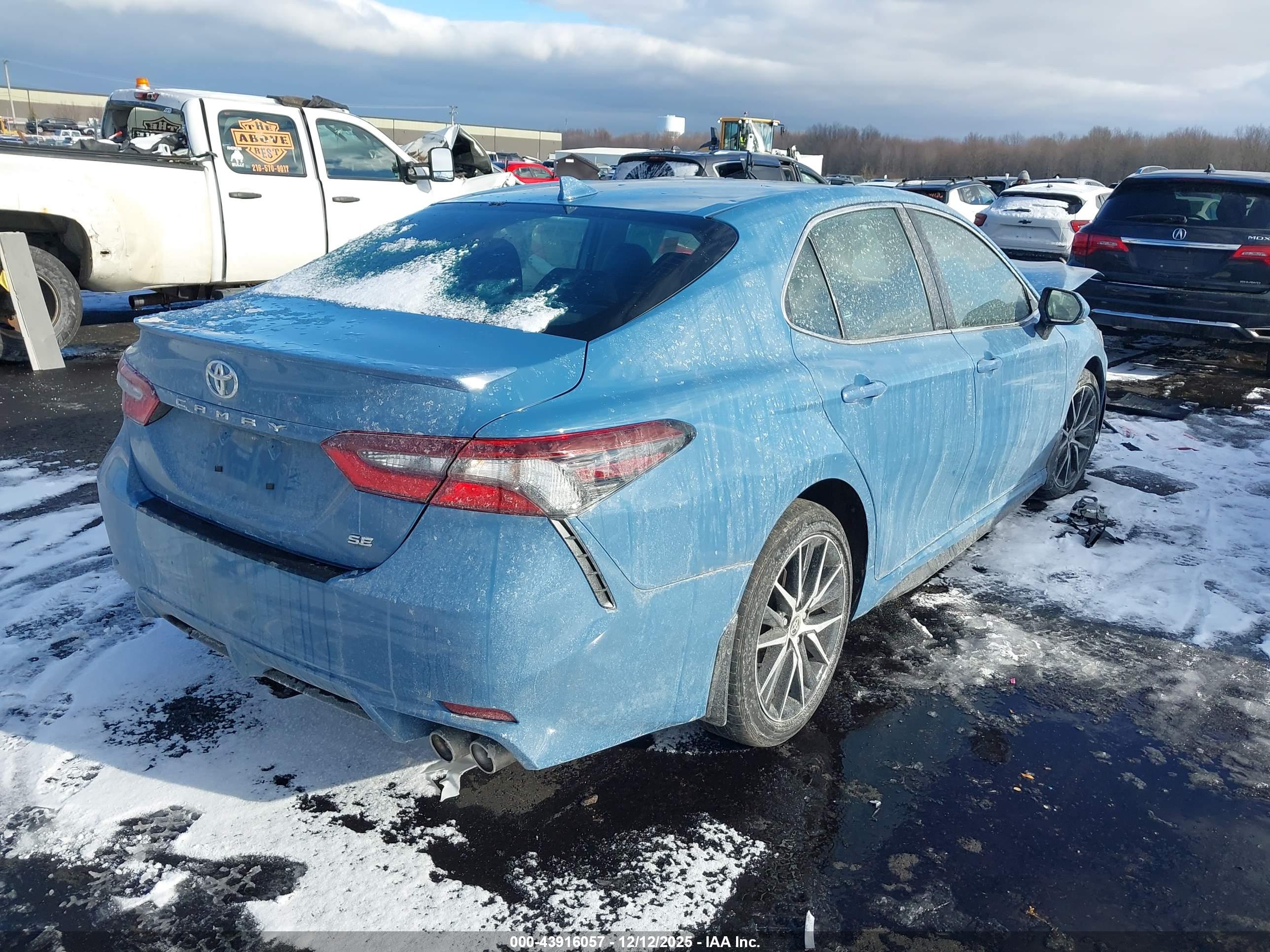 TOYOTA CAMRY image 4